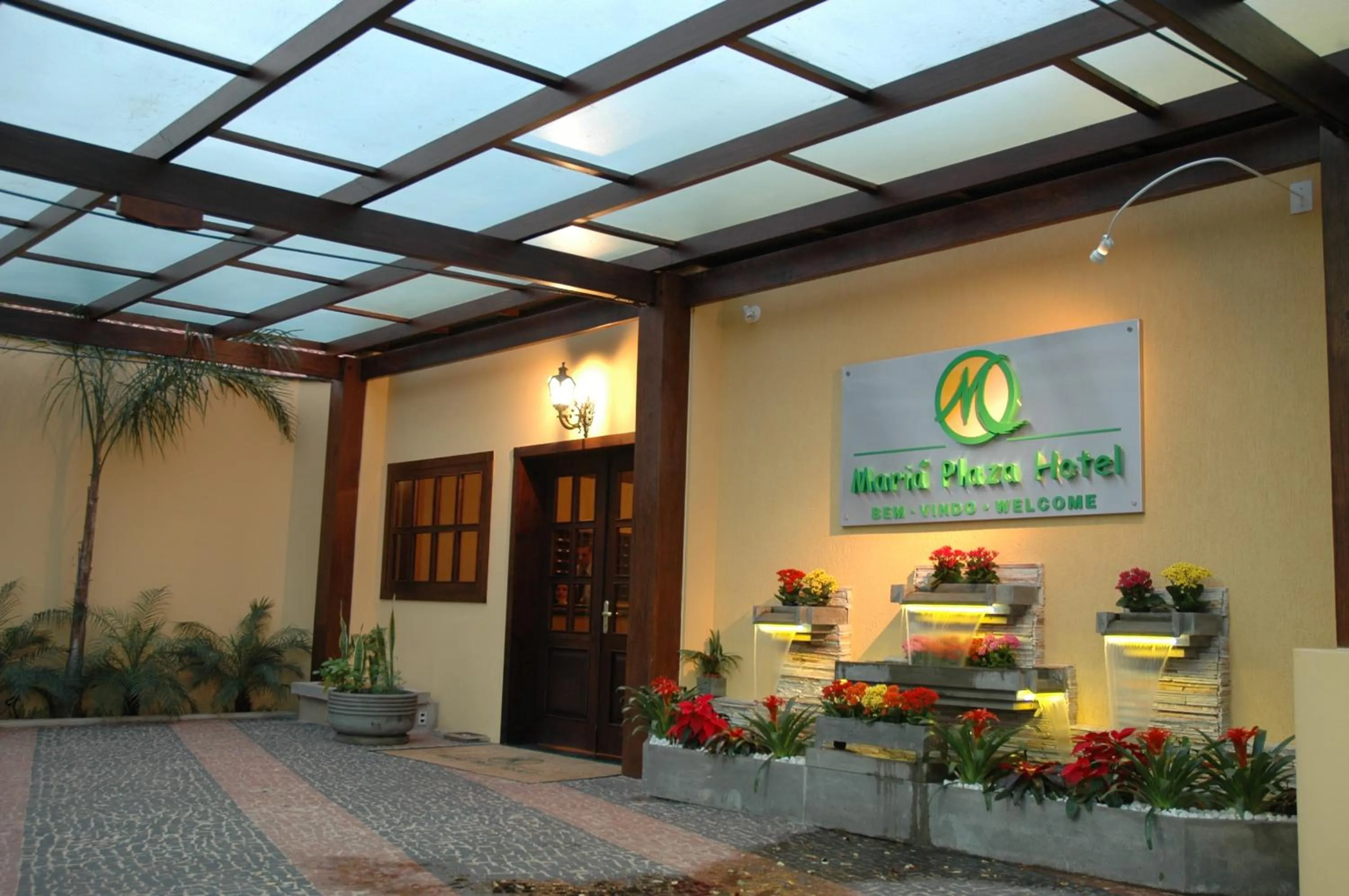 Facade/entrance in Mariá Plaza Hotel