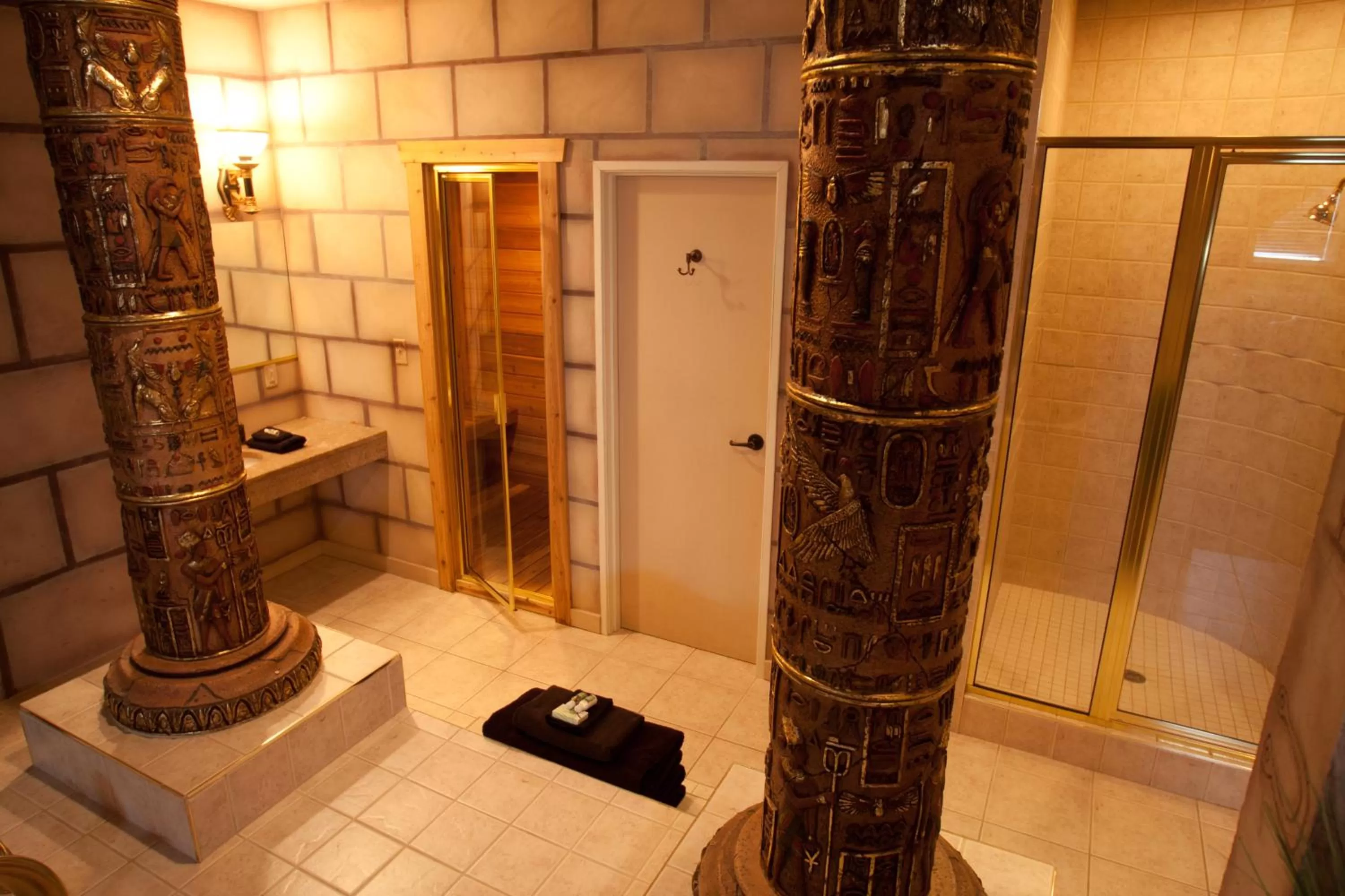 Destinations Inn Theme Rooms