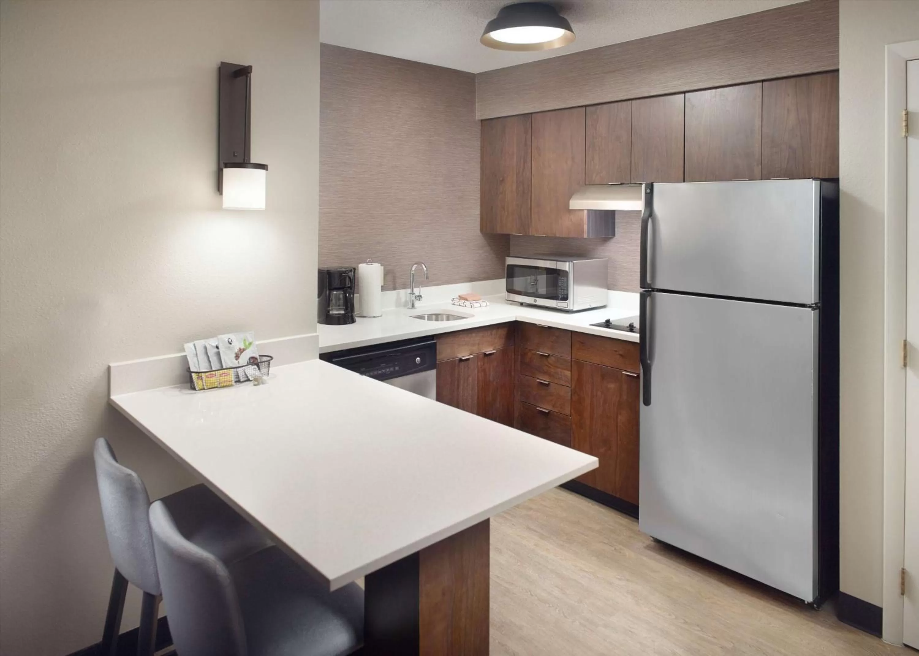 Kitchen or kitchenette in Sonesta ES Suites Raleigh Durham Airport Morrisville