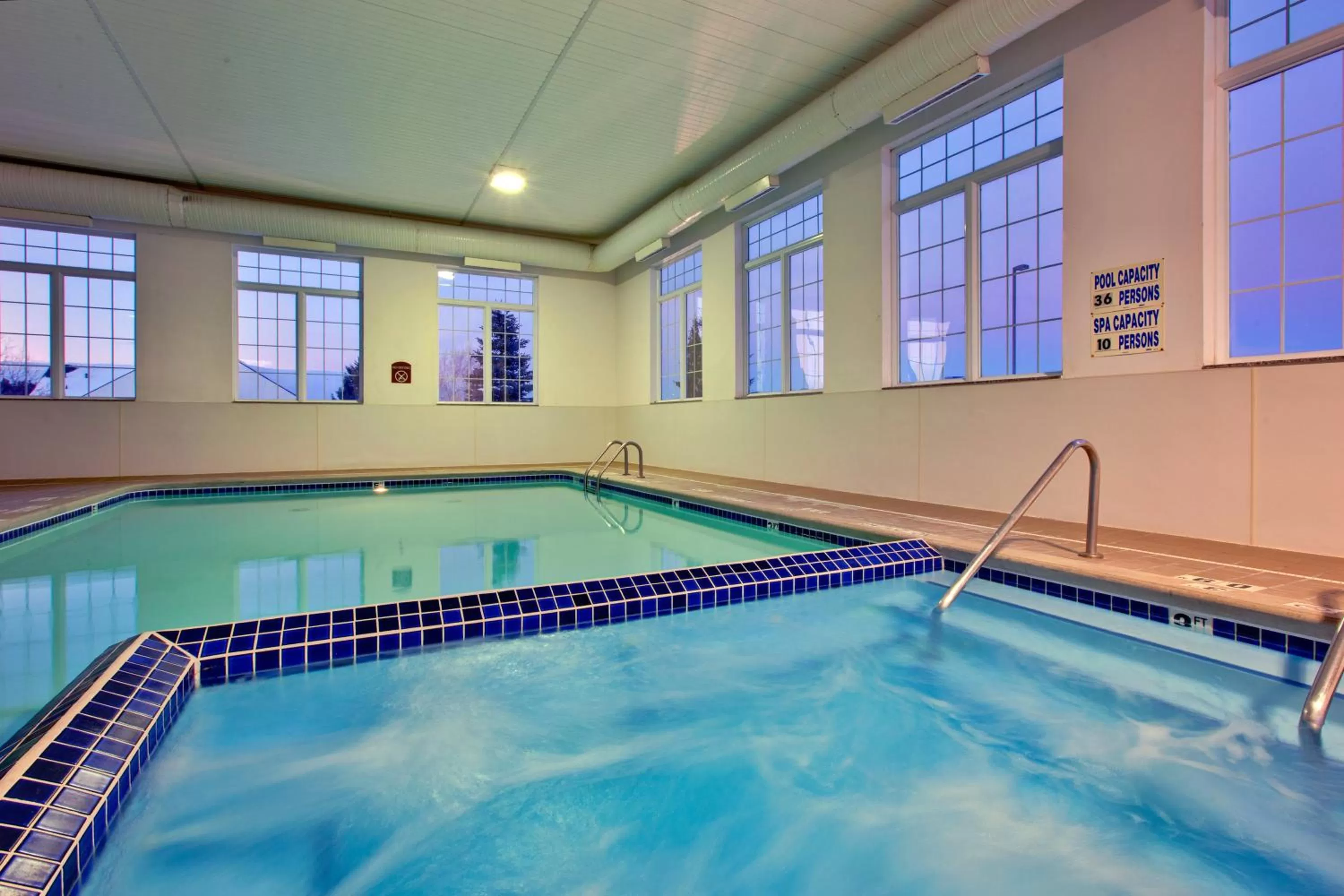 Swimming pool in Holiday Inn Express Hotel & Suites Cadillac by IHG