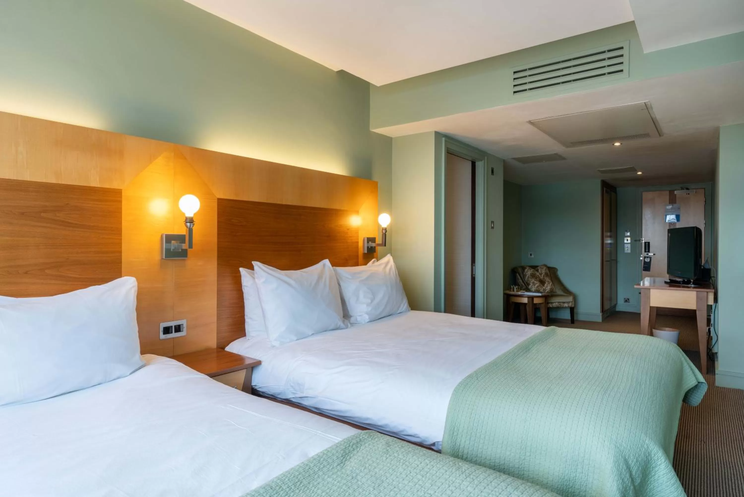 Bedroom, Bed in The Alan