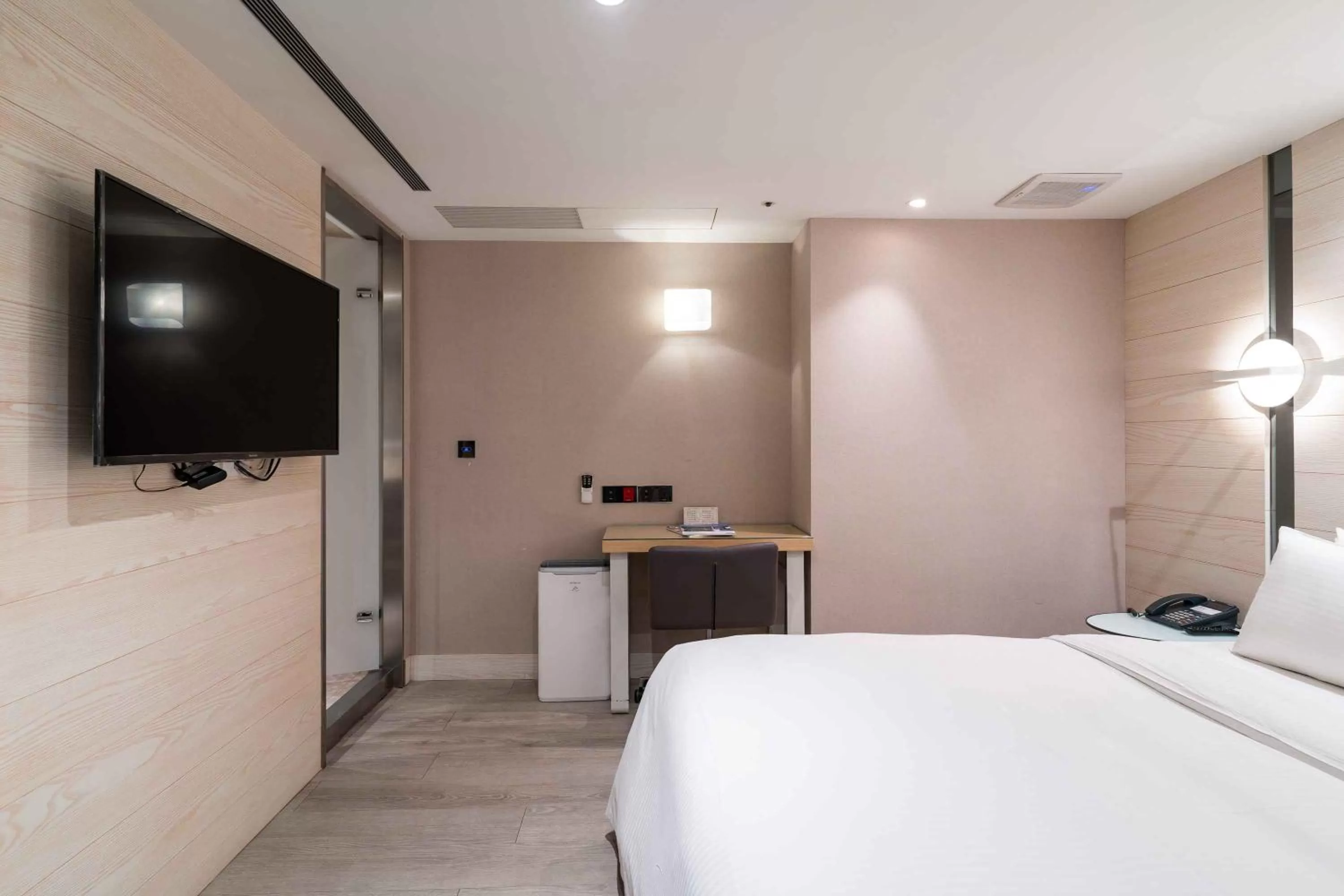 Bed in The Cloud Hotel