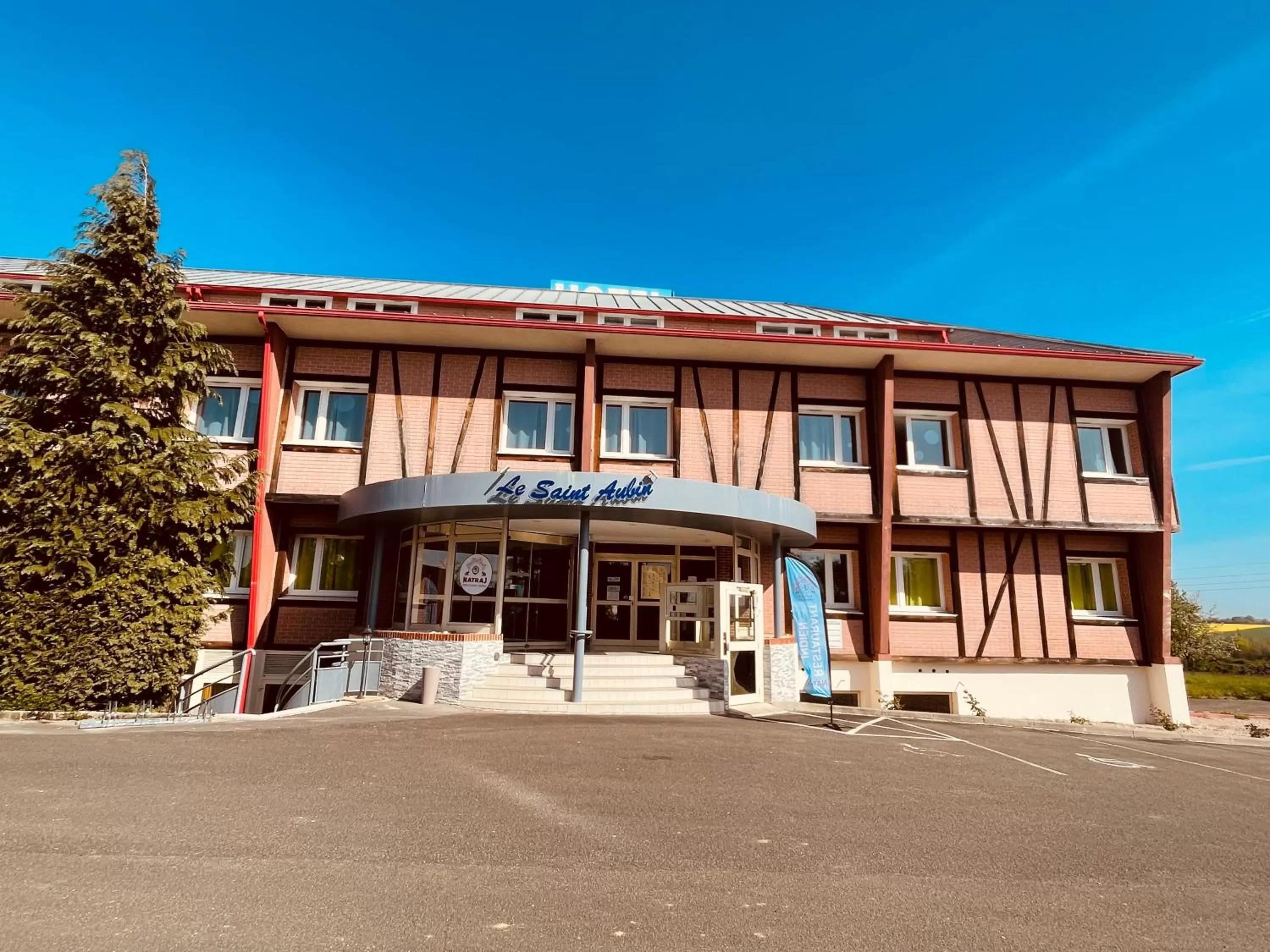 Property building in Hotel Le Saint Aubin