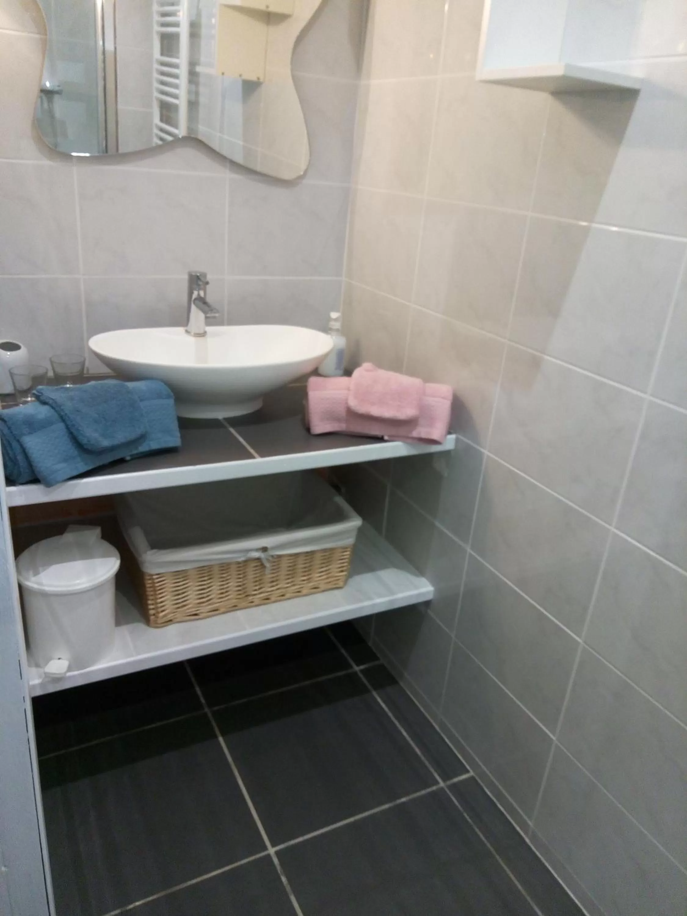 Bathroom in 87620 la chambre du clos Barriant