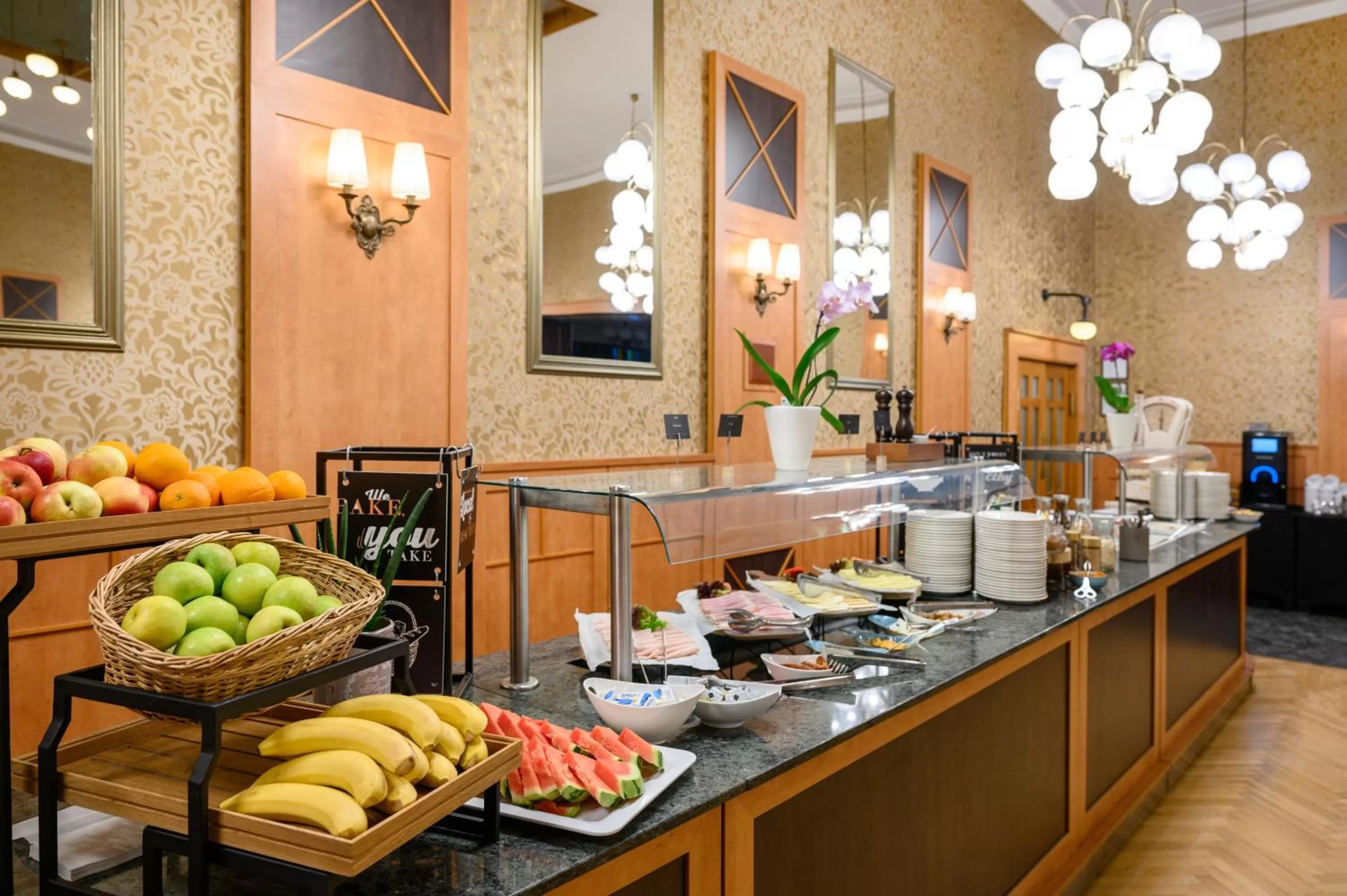 Restaurant/places to eat in Danubius Hotel Raba