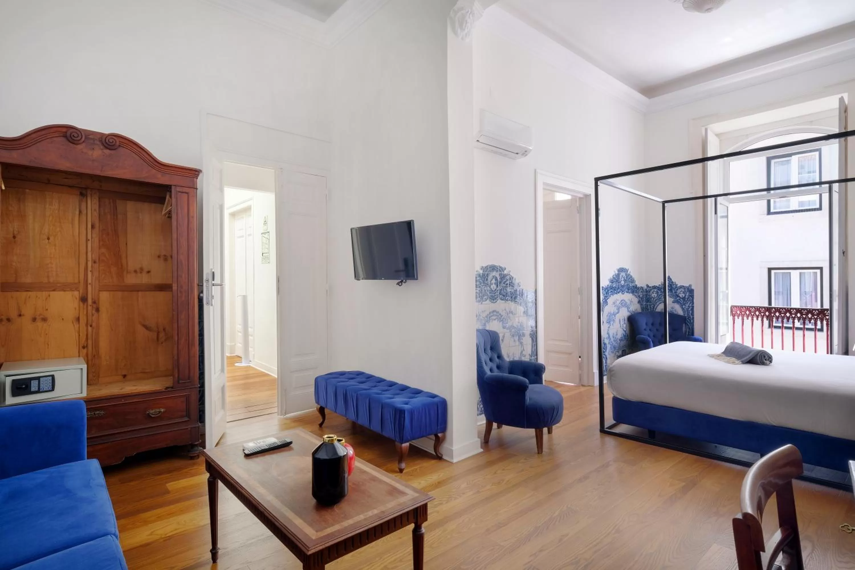 Living room, Bed in 1869 Príncipe Real House