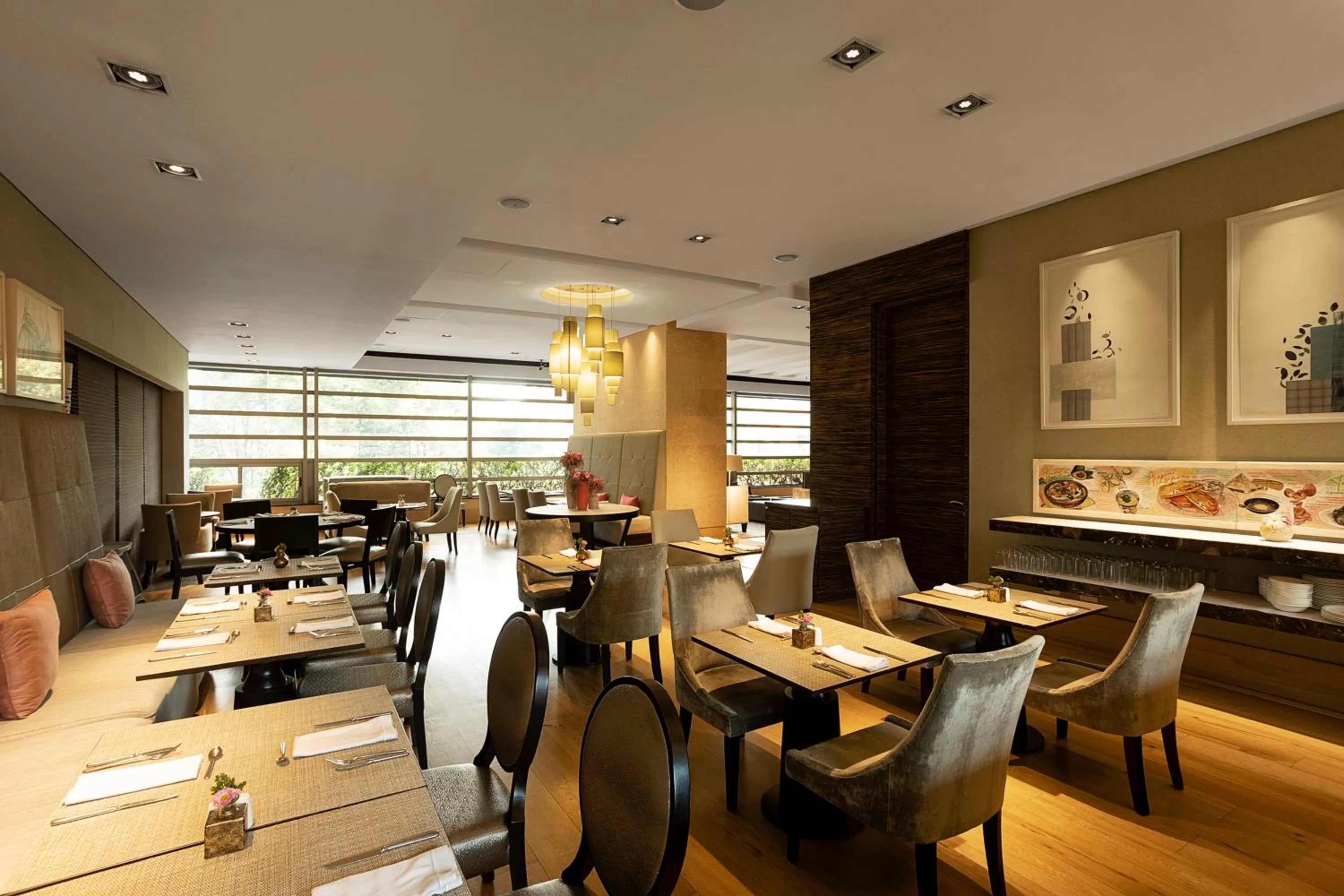 Restaurant/places to eat in EK Hotel By Preferred Hotels Group