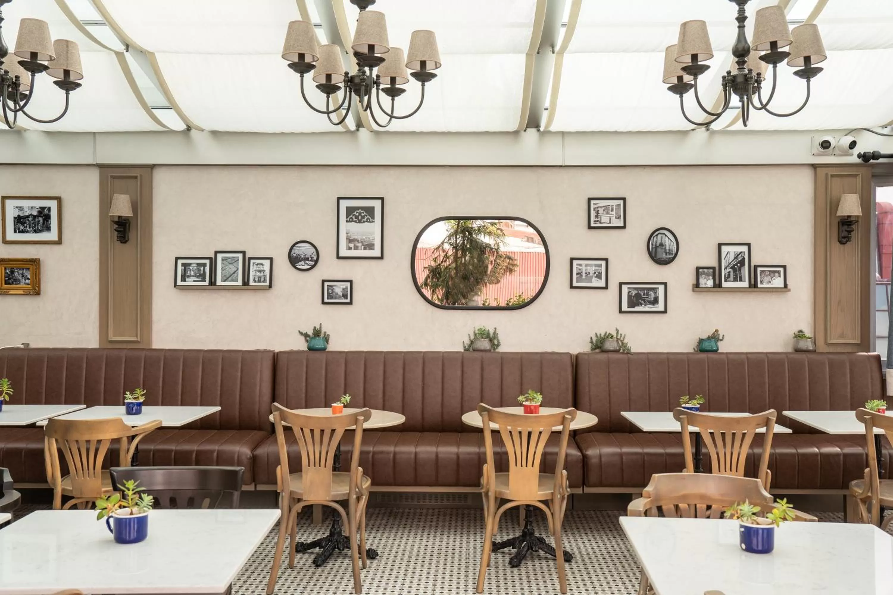 Restaurant/places to eat in Hotel Niles Istanbul