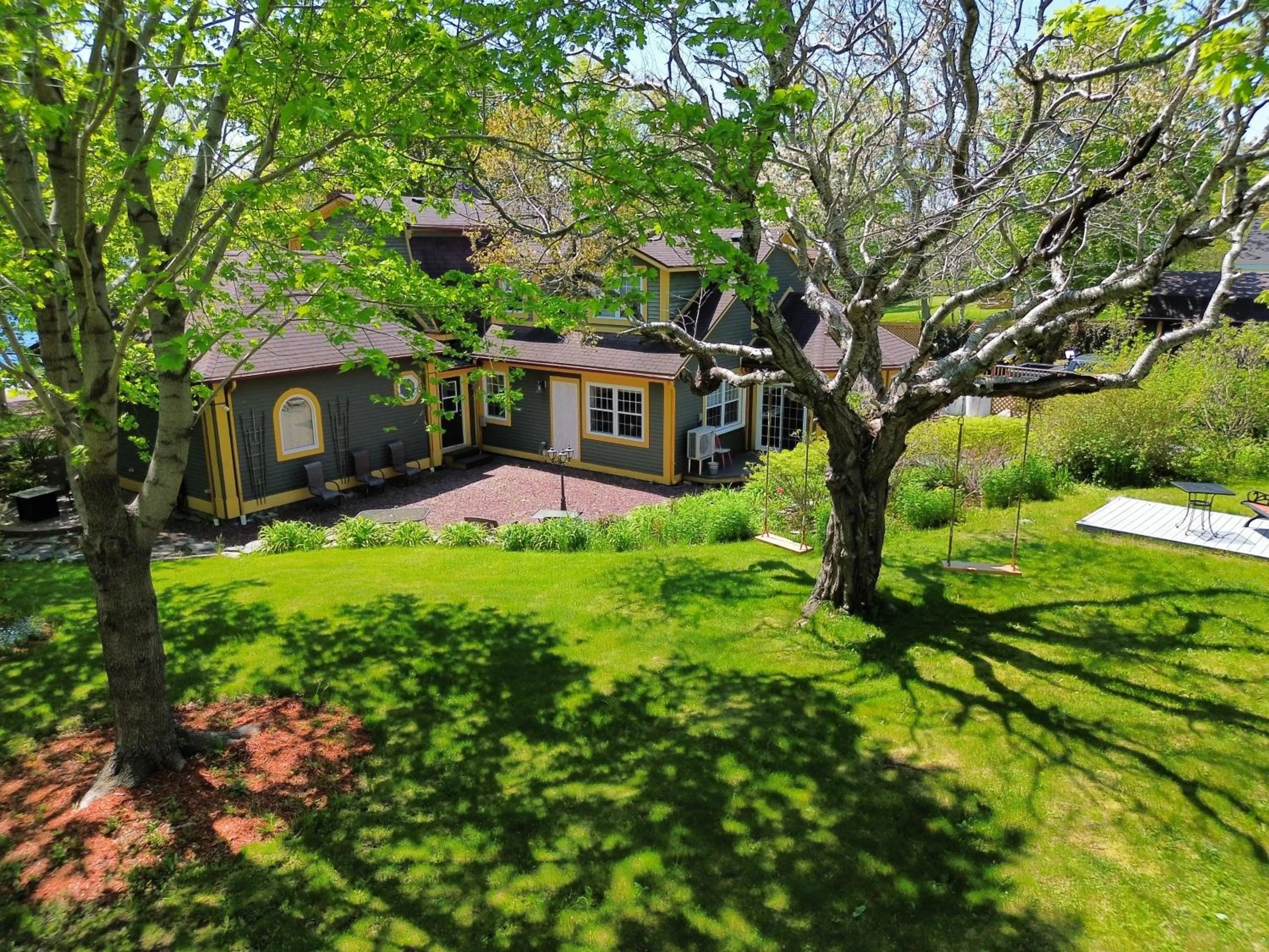 Garden view in Belle View Manor Inn