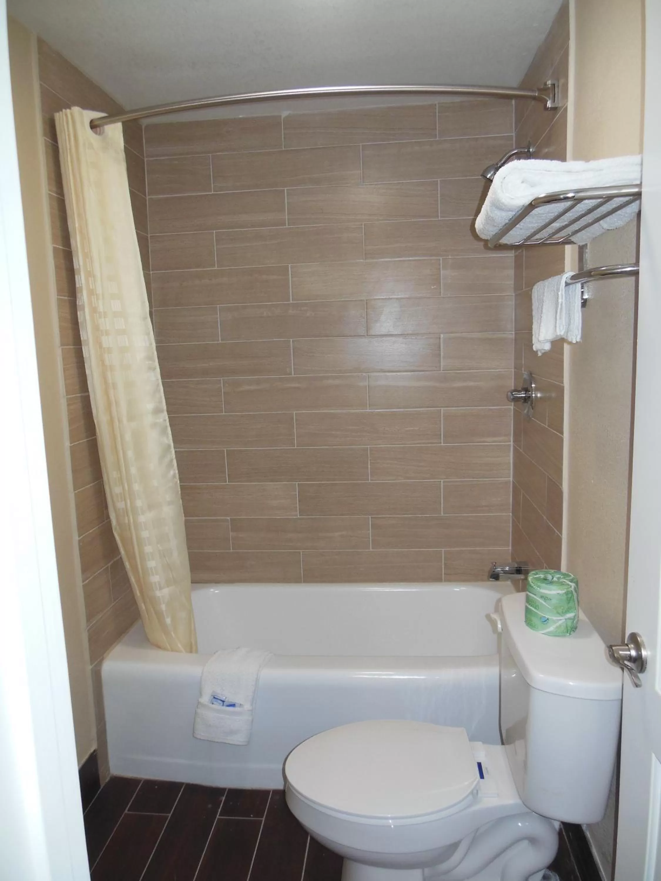 Shower in Route 66 Inn