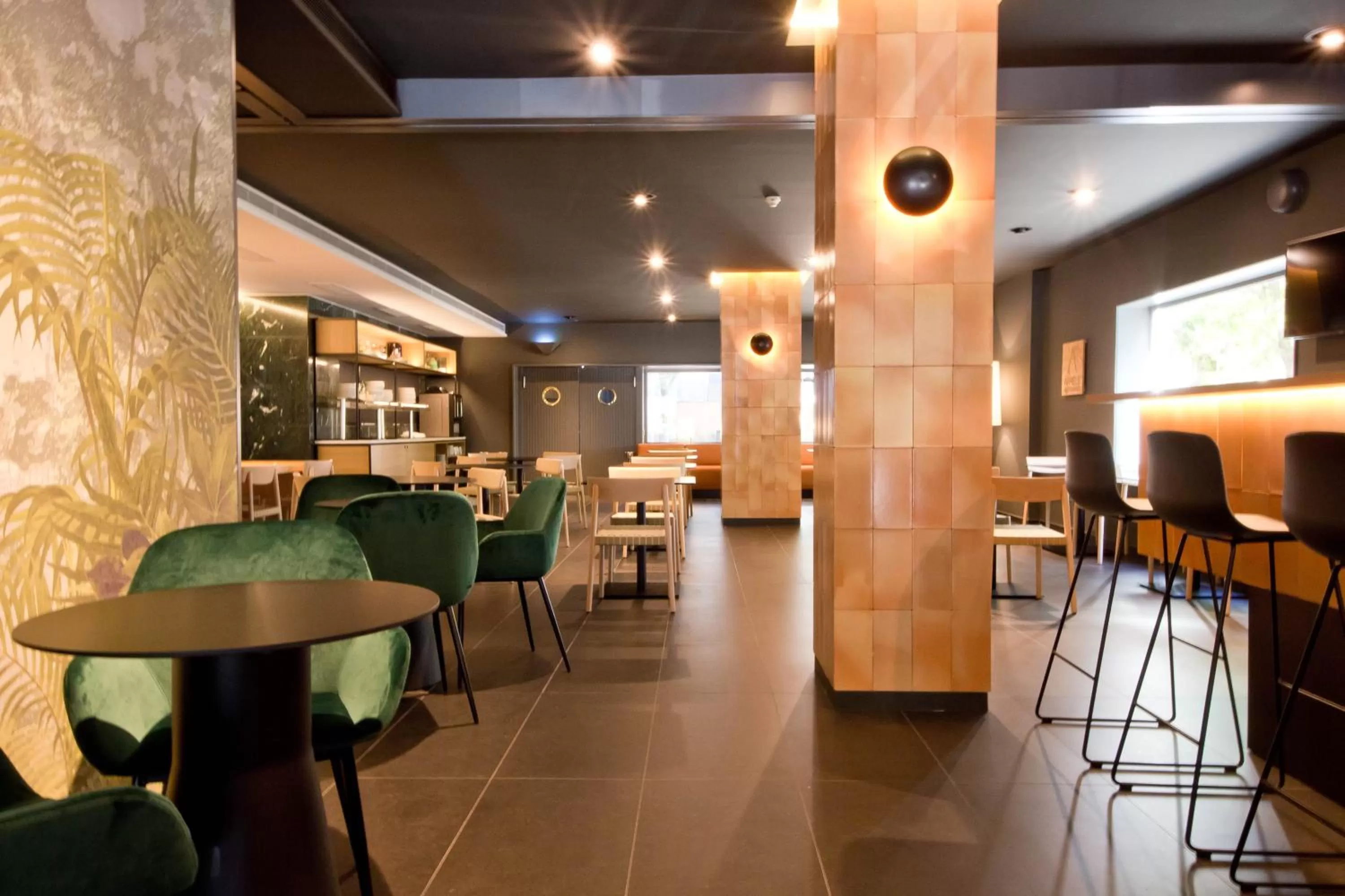 Seating area in Aparthotel Atenea Valles