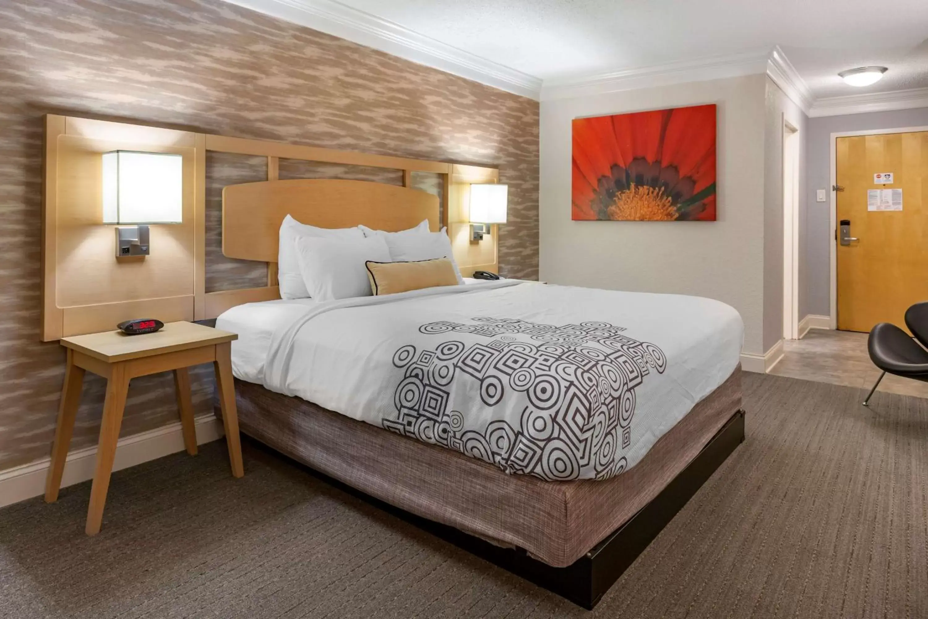 Queen Room - Disability Access Tub in Best Western Plus University Inn Queen Room - Disability Access Tub in Best Western Plus University Inn