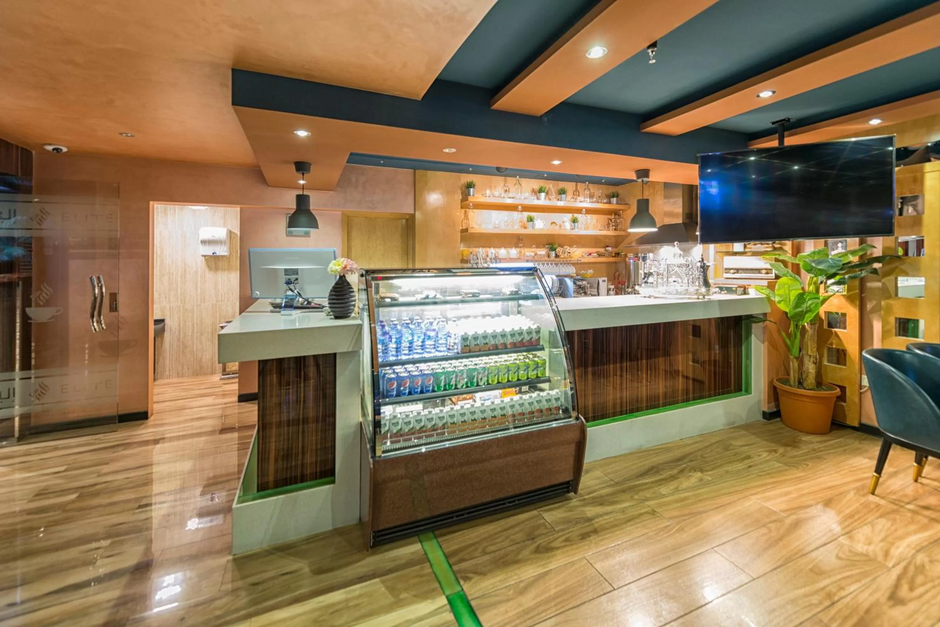 Supermarket/grocery shop in Elite Al Hamra - Al Cornich