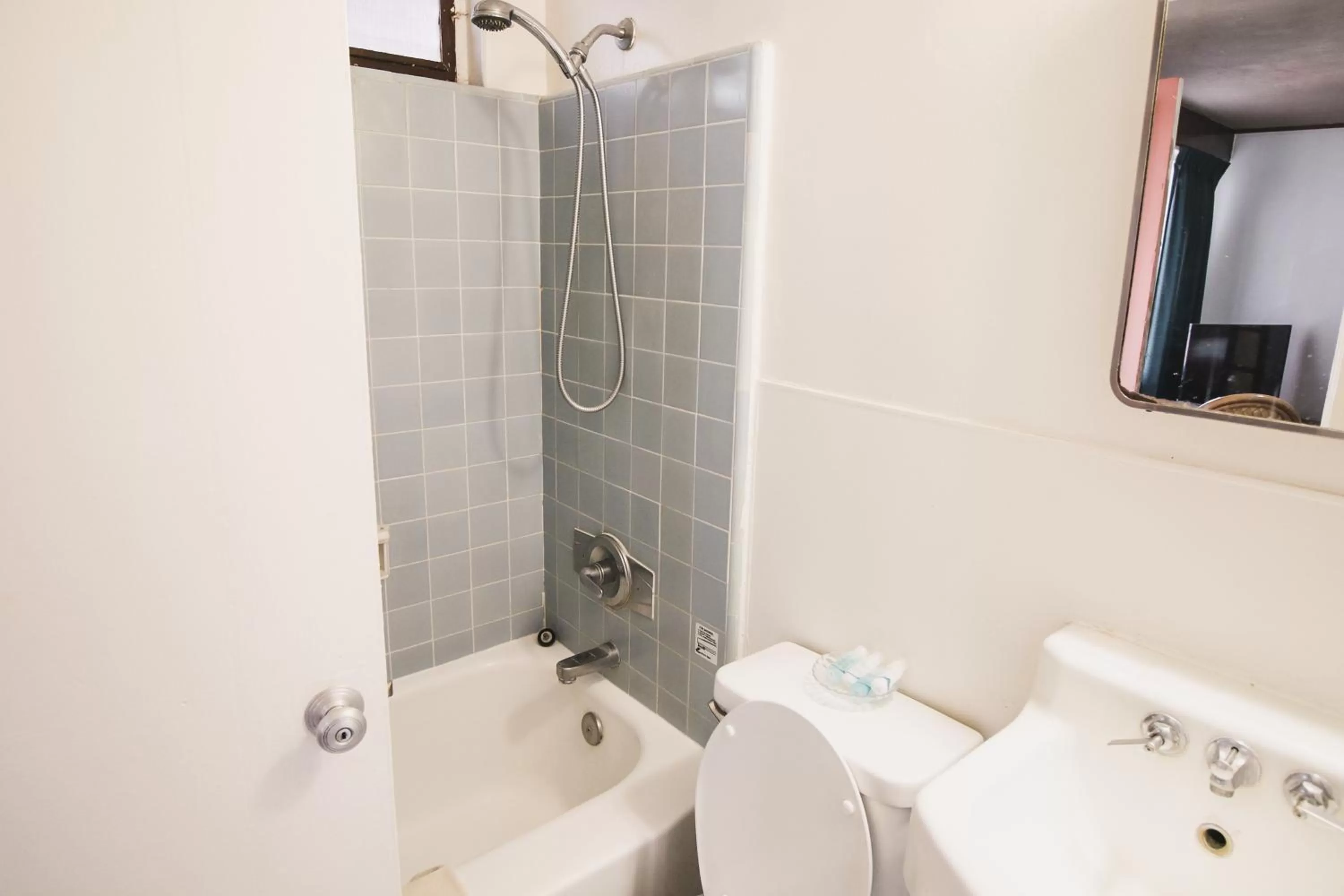 Bathroom in Royal Grove Waikiki