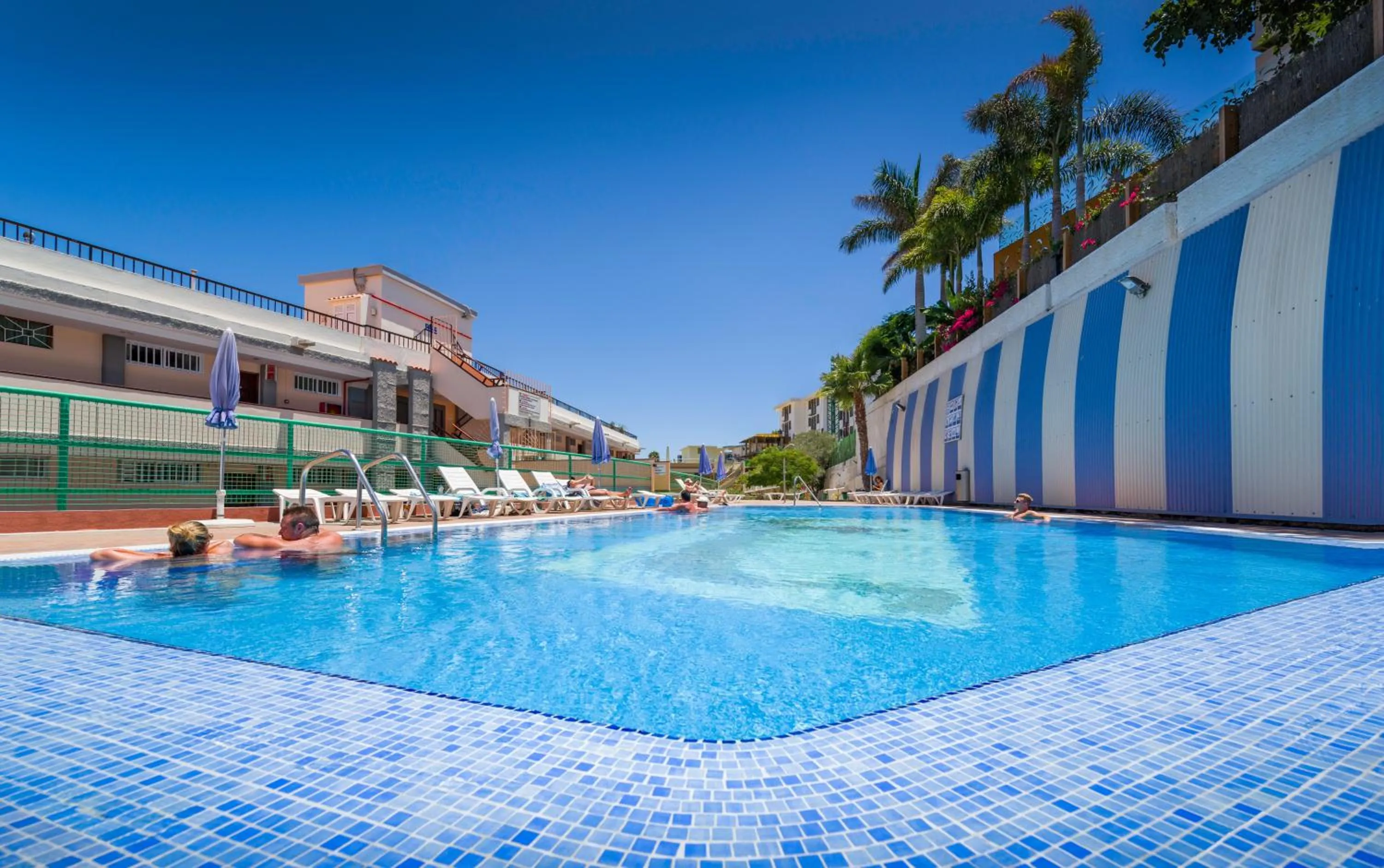 Swimming pool in Apartamentos las Góndolas