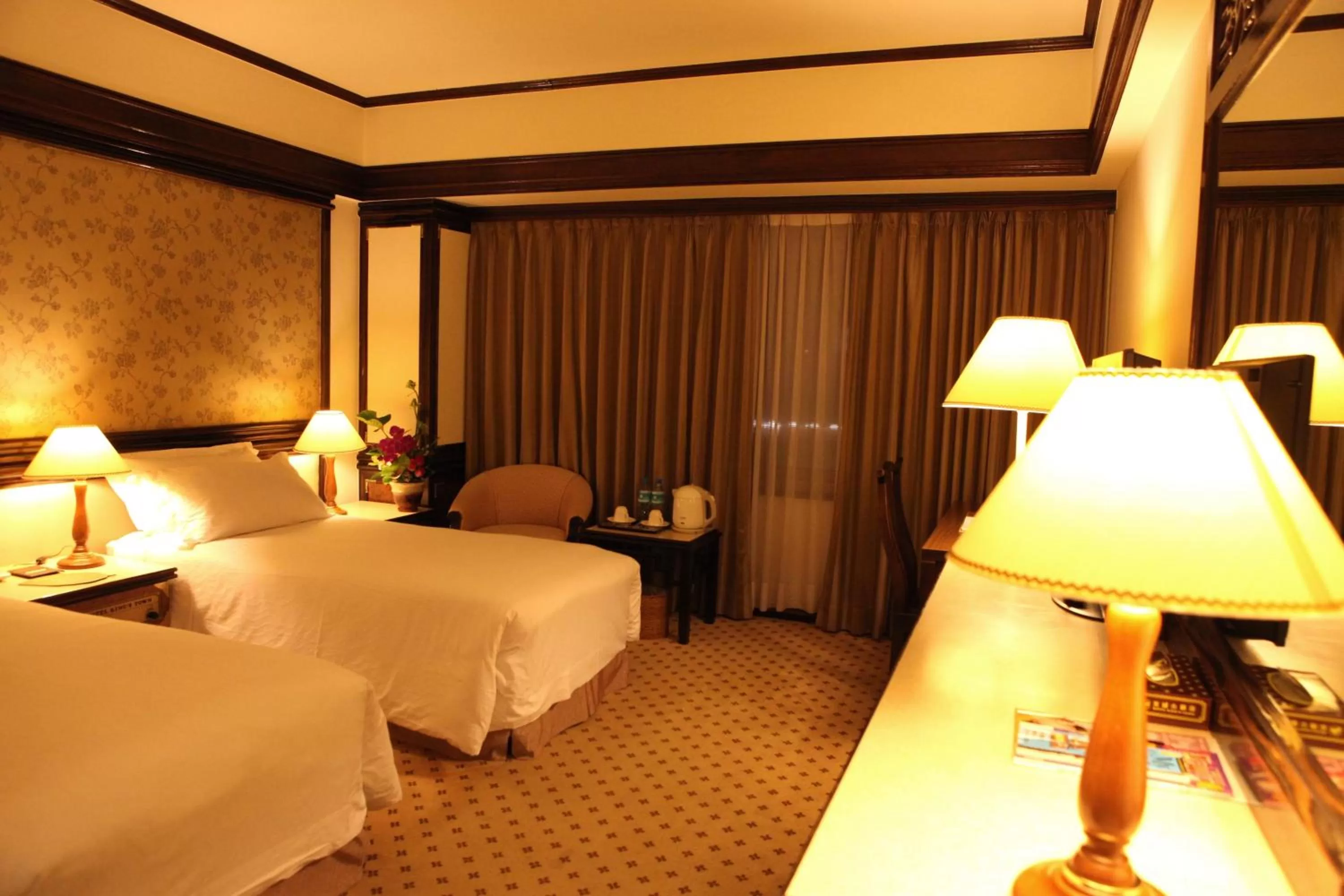 Standard Twin Room in King's Town Hotel