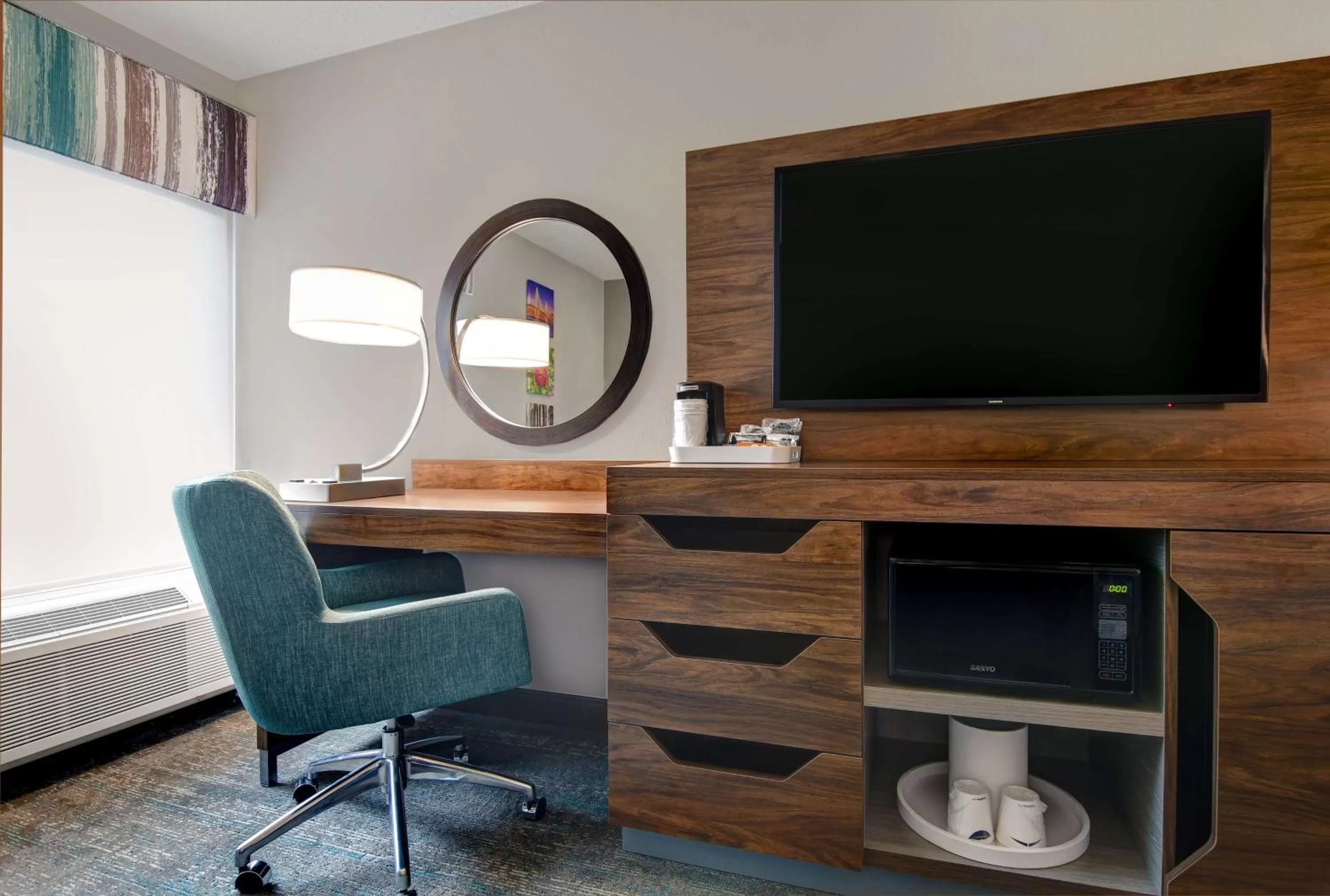 Bedroom in Hampton Inn Patriots Point