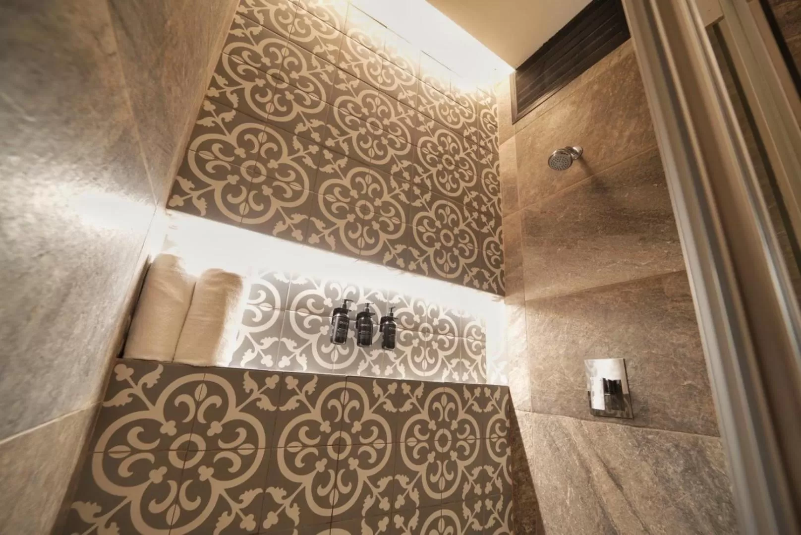 Shower in Ontico Urban Design Hotel