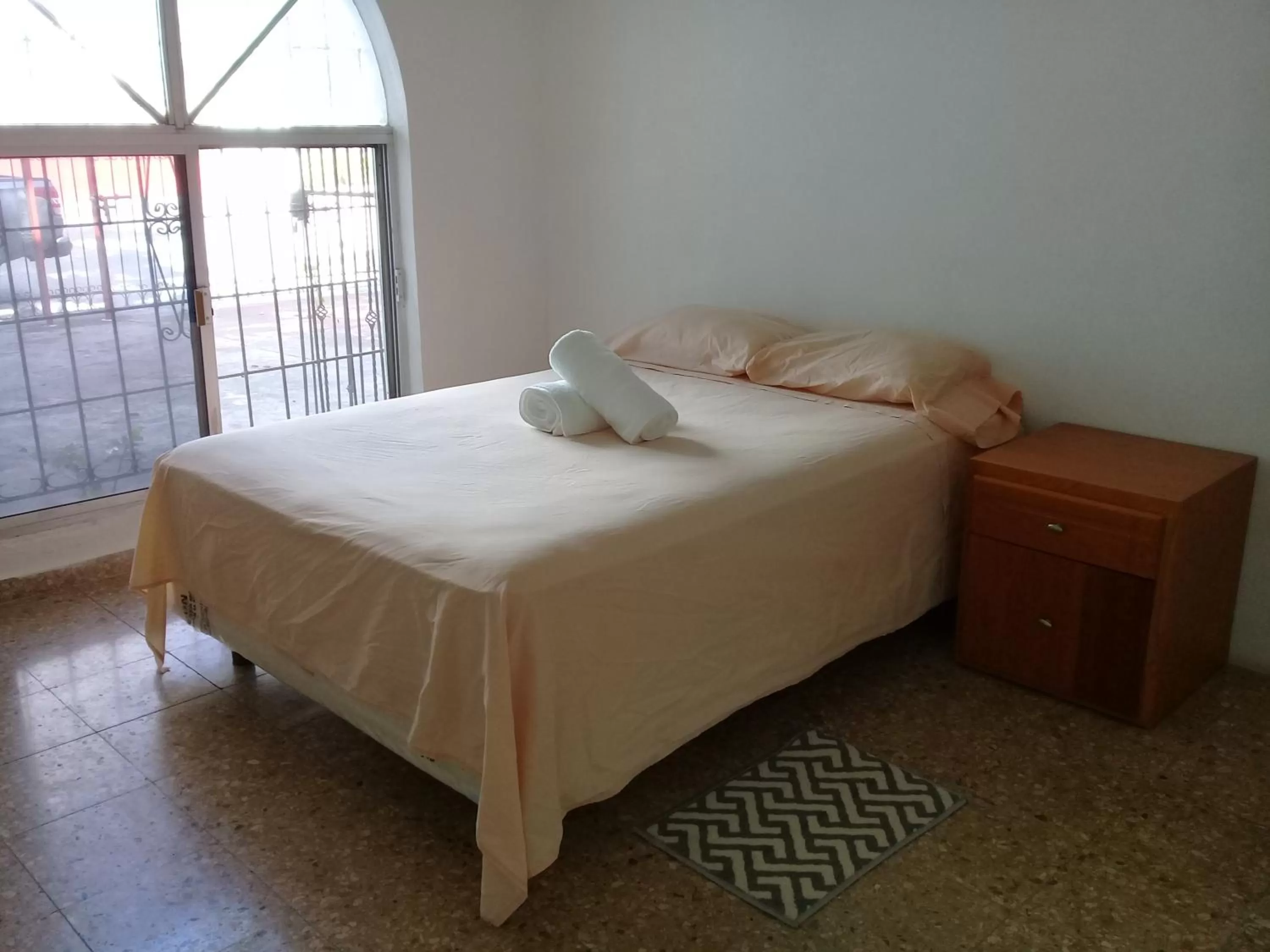 Photo of the whole room, Bed in Thelmar Rooms Cancun