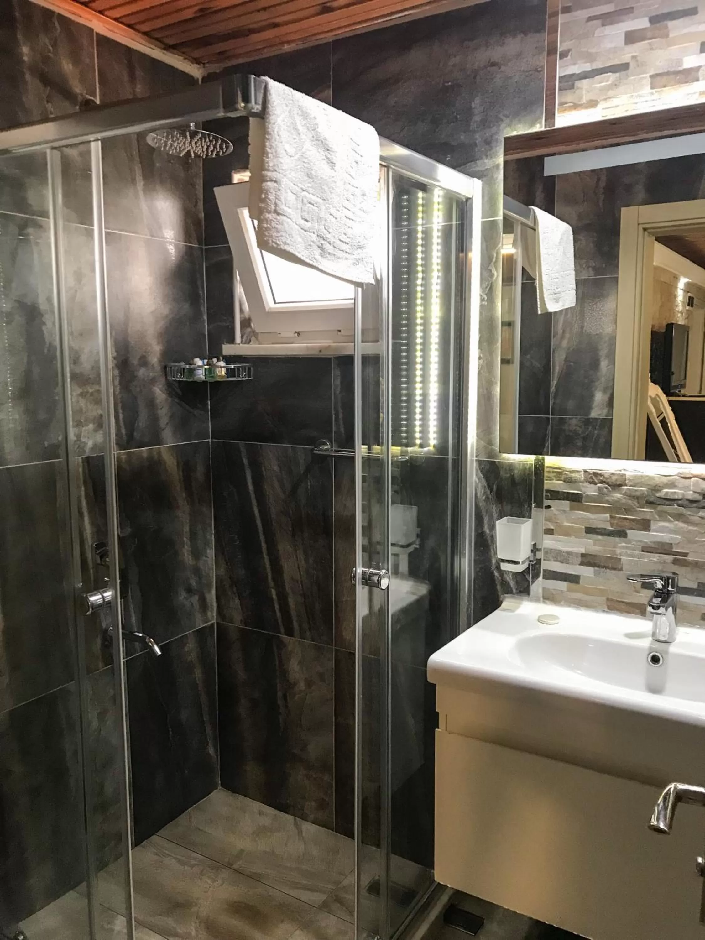 Bathroom in Melrose Pansiyon