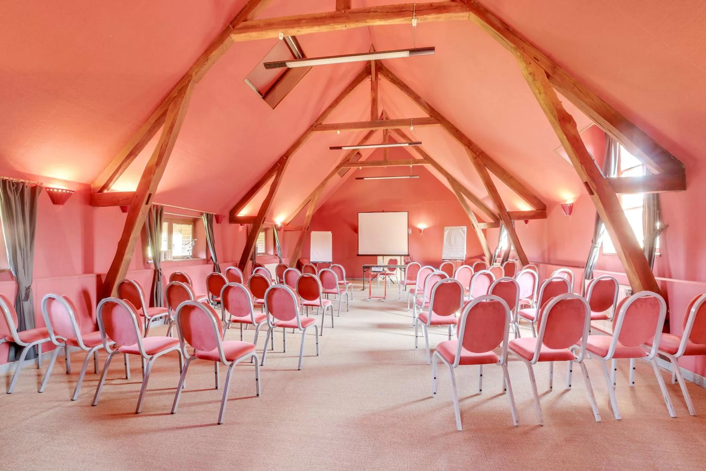 Business facilities in Château Corneille