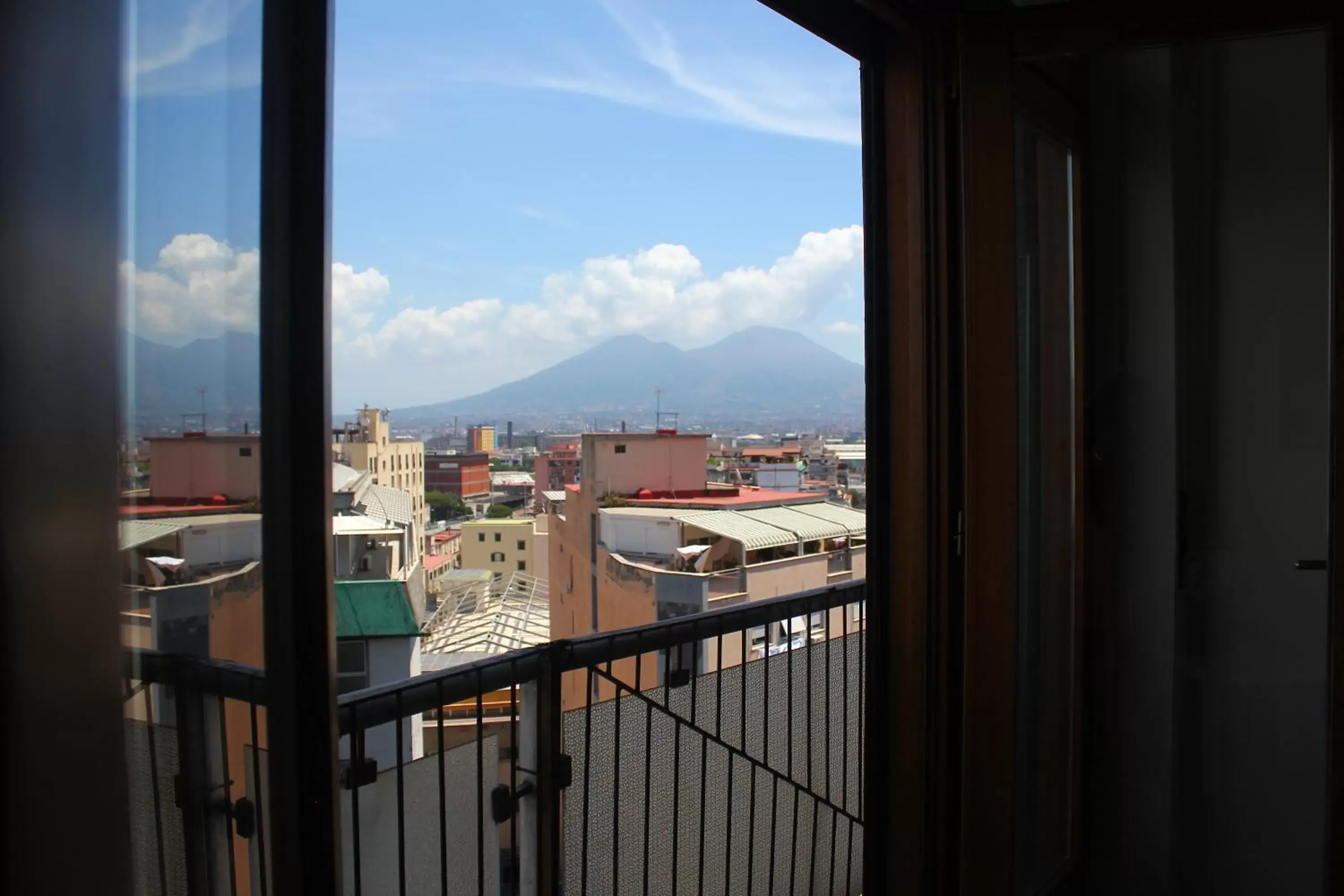 Quadruple Room with Private Bathroom in Stazione Centrale B&B Quadruple Room with Private Bathroom in Stazione Centrale B&B