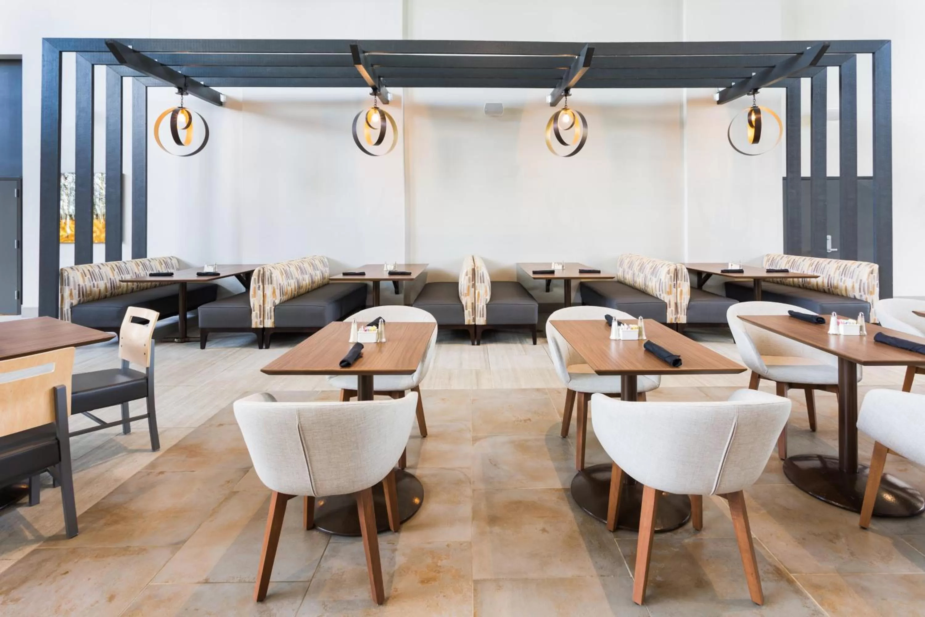 Restaurant/places to eat in Holiday Inn Roanoke Airport - Conference CTR by IHG