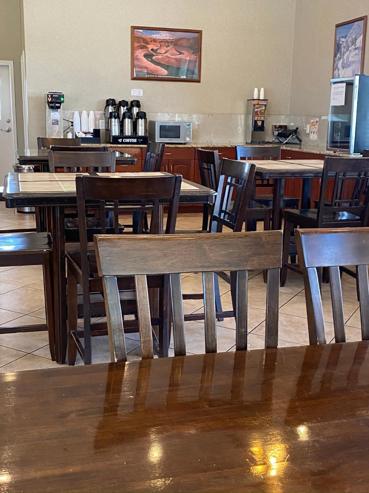 Continental breakfast in National 9 Inn Price