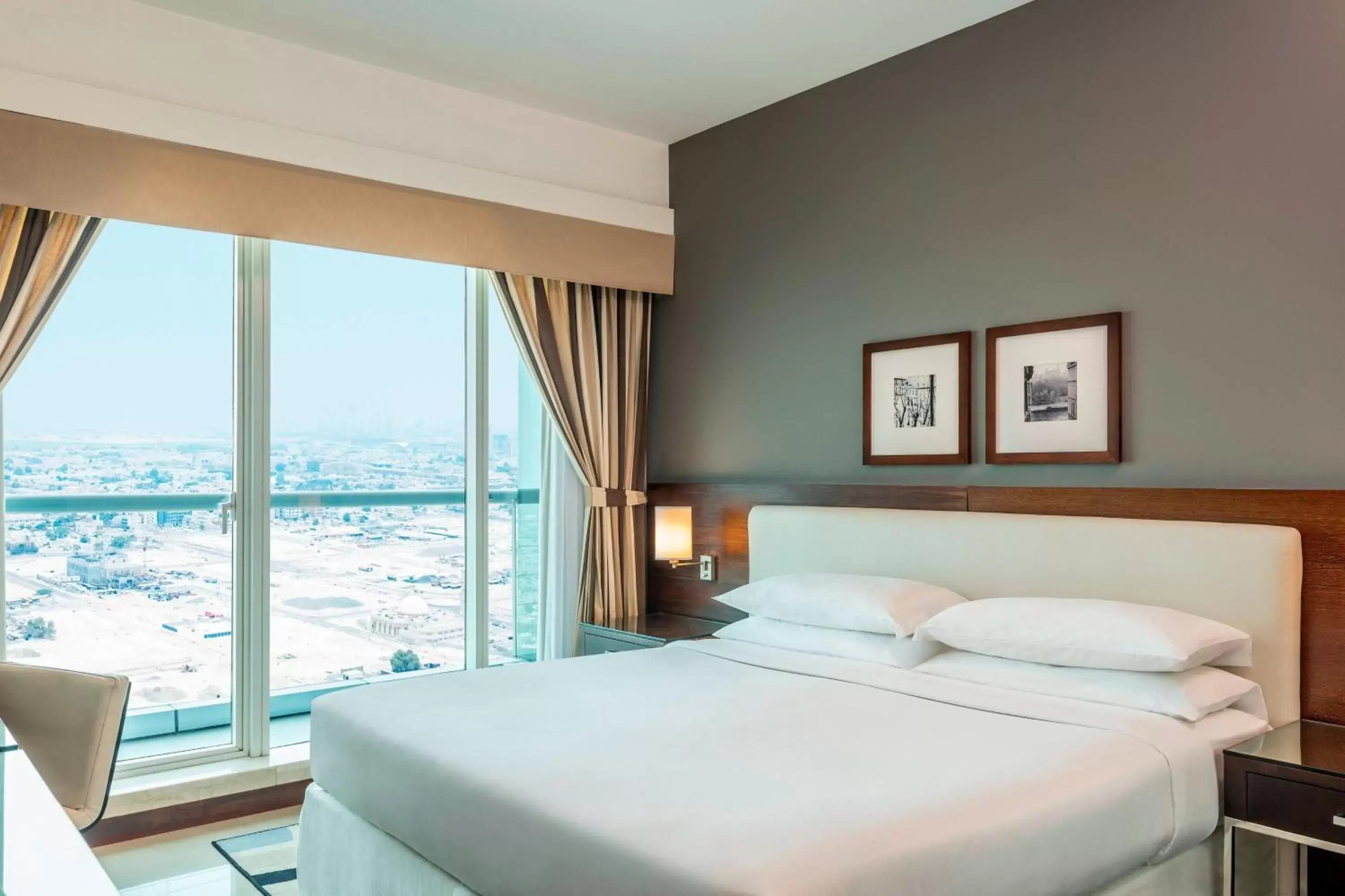 Business Suite King with Balcony - Complimentary shuttle service to Dubai Mall and Kite Beach in Four Points by Sheraton Sheikh Zayed Road Business Suite King with Balcony - Complimentary shuttle service to Dubai Mall and Kite Beach in Four Points by Sheraton Sheikh Zayed Road