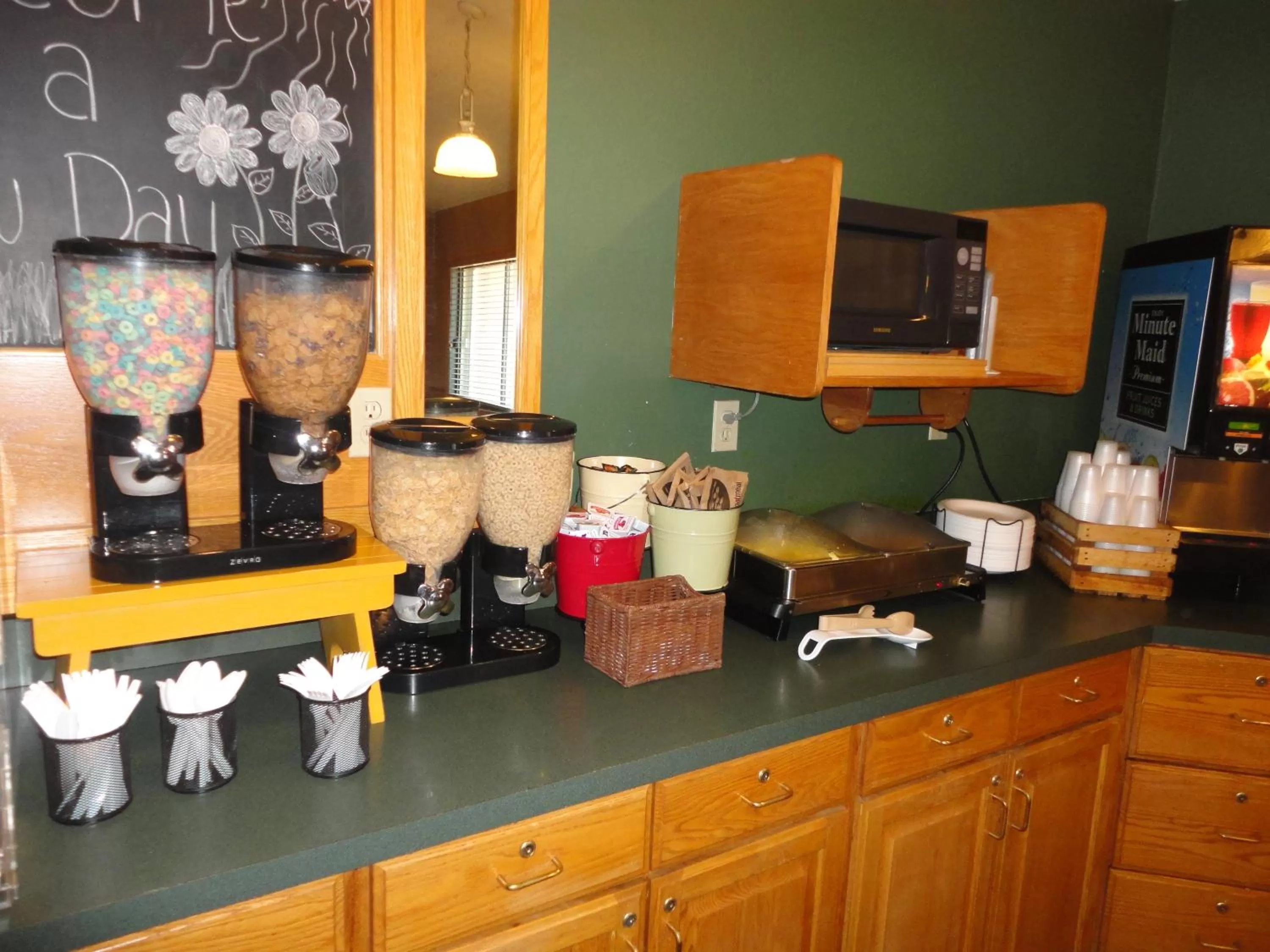 AmericInn by Wyndham West Burlington