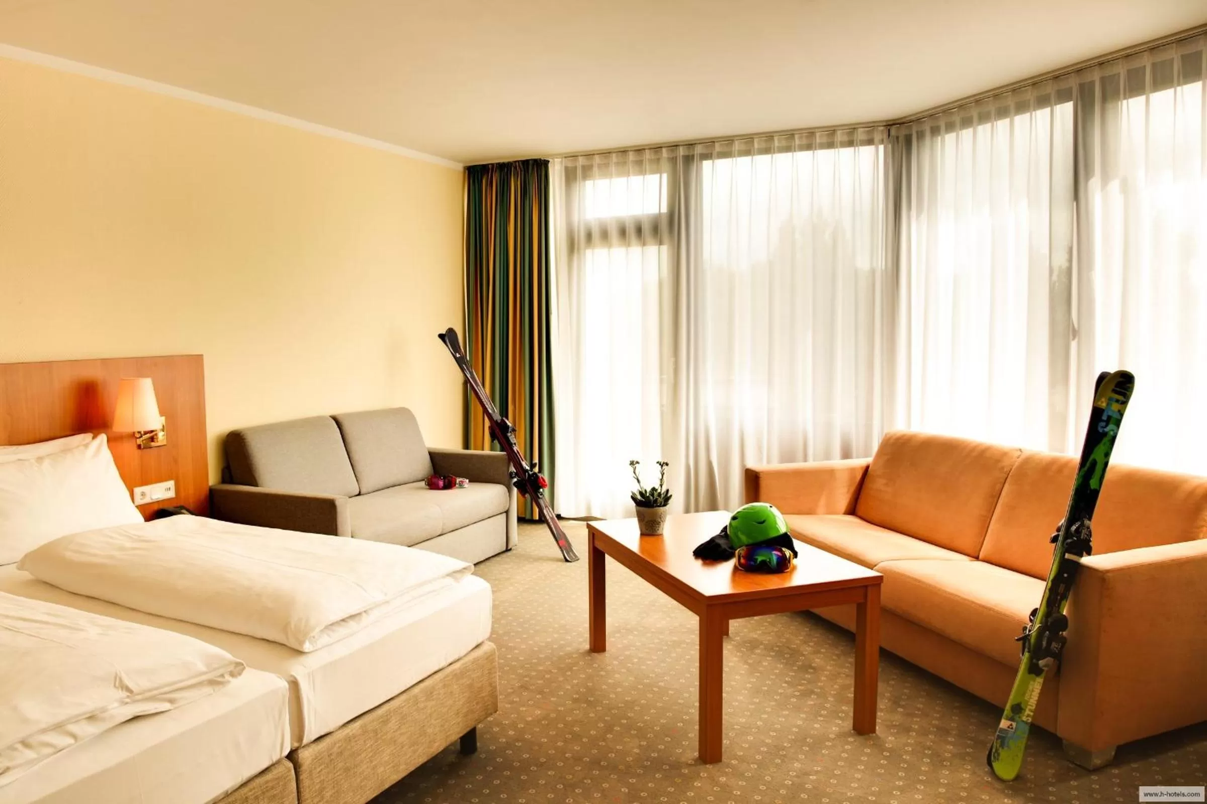 Photo of the whole room, Bed in H+ Hotel Willingen