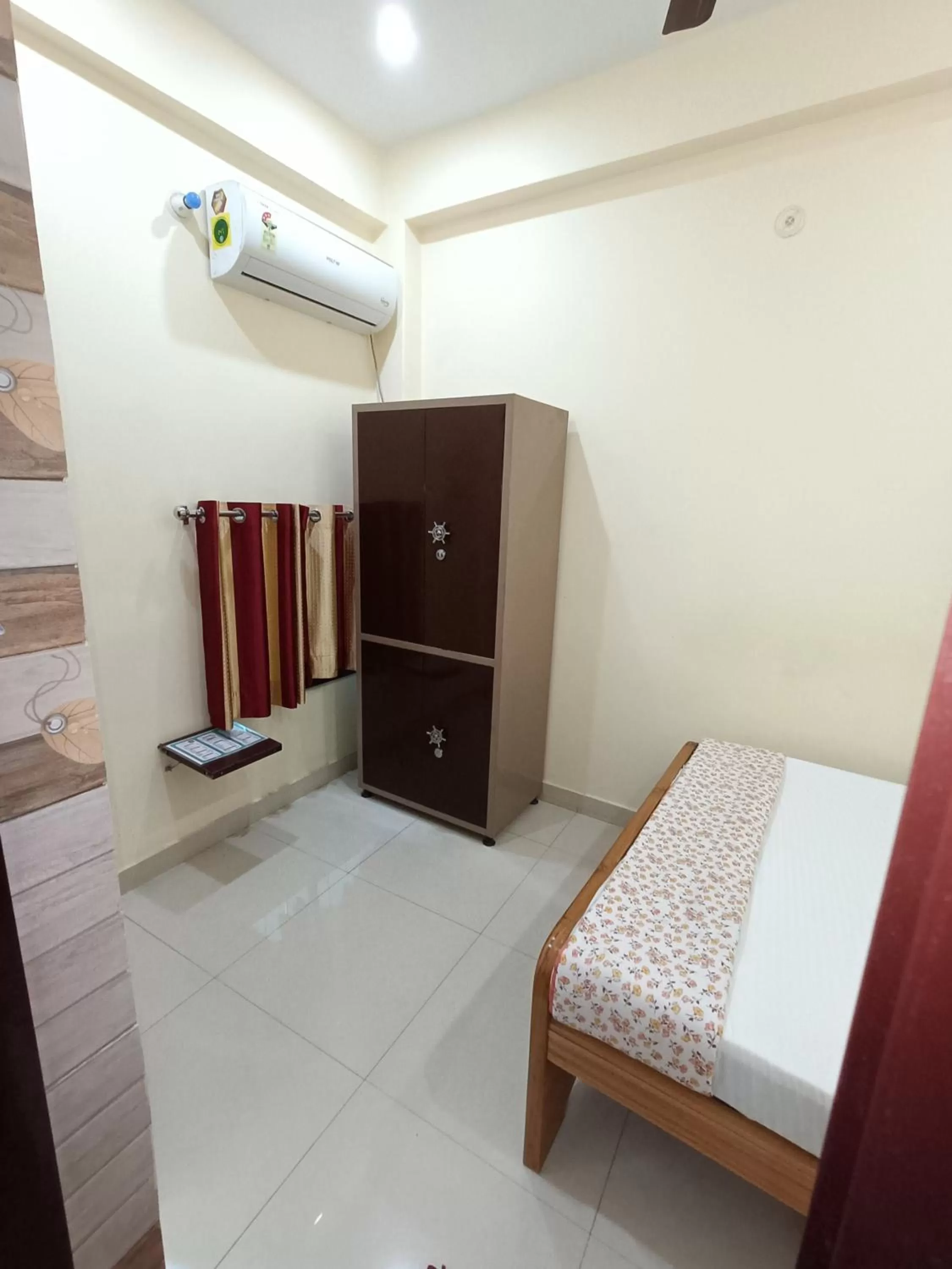 air conditioner, TV/Entertainment Center in Saraswati Palace