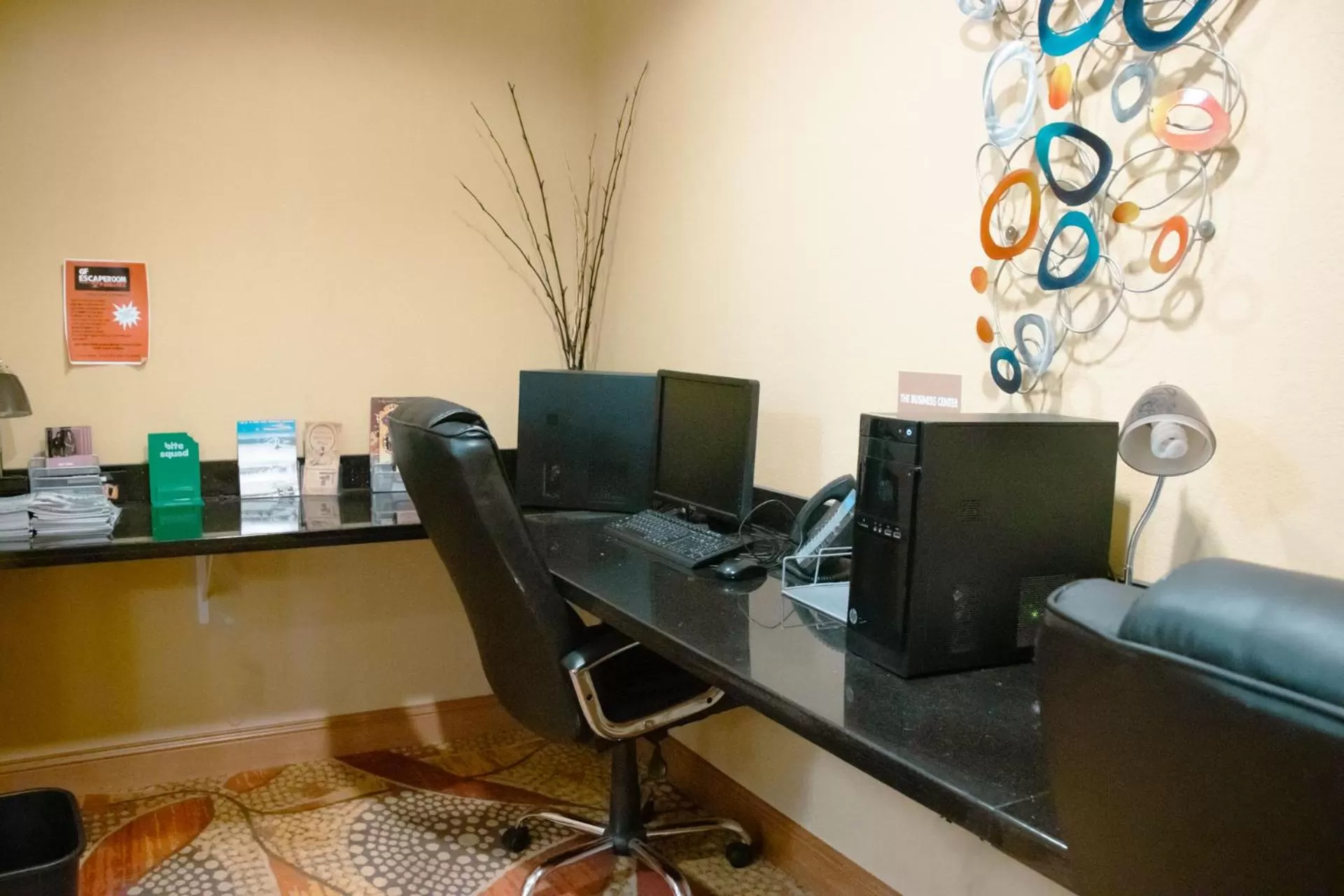 TV and multimedia in Grand Forks Lodge and Suites