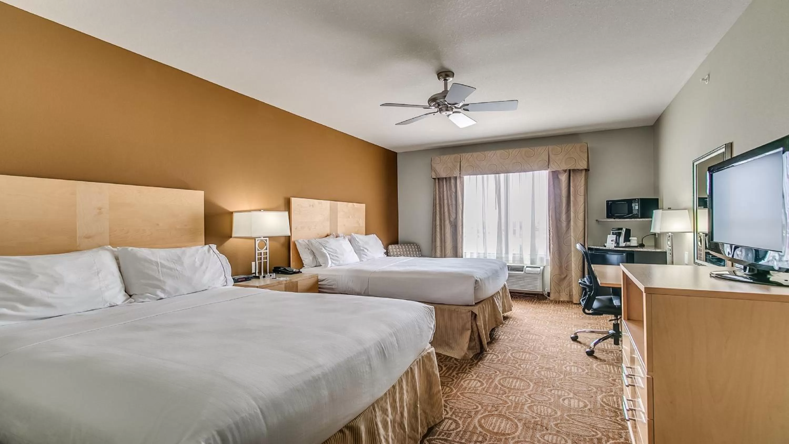 Photo of the whole room, Bed in Holiday Inn Express & Suites Lubbock Southwest – Wolfforth by IHG