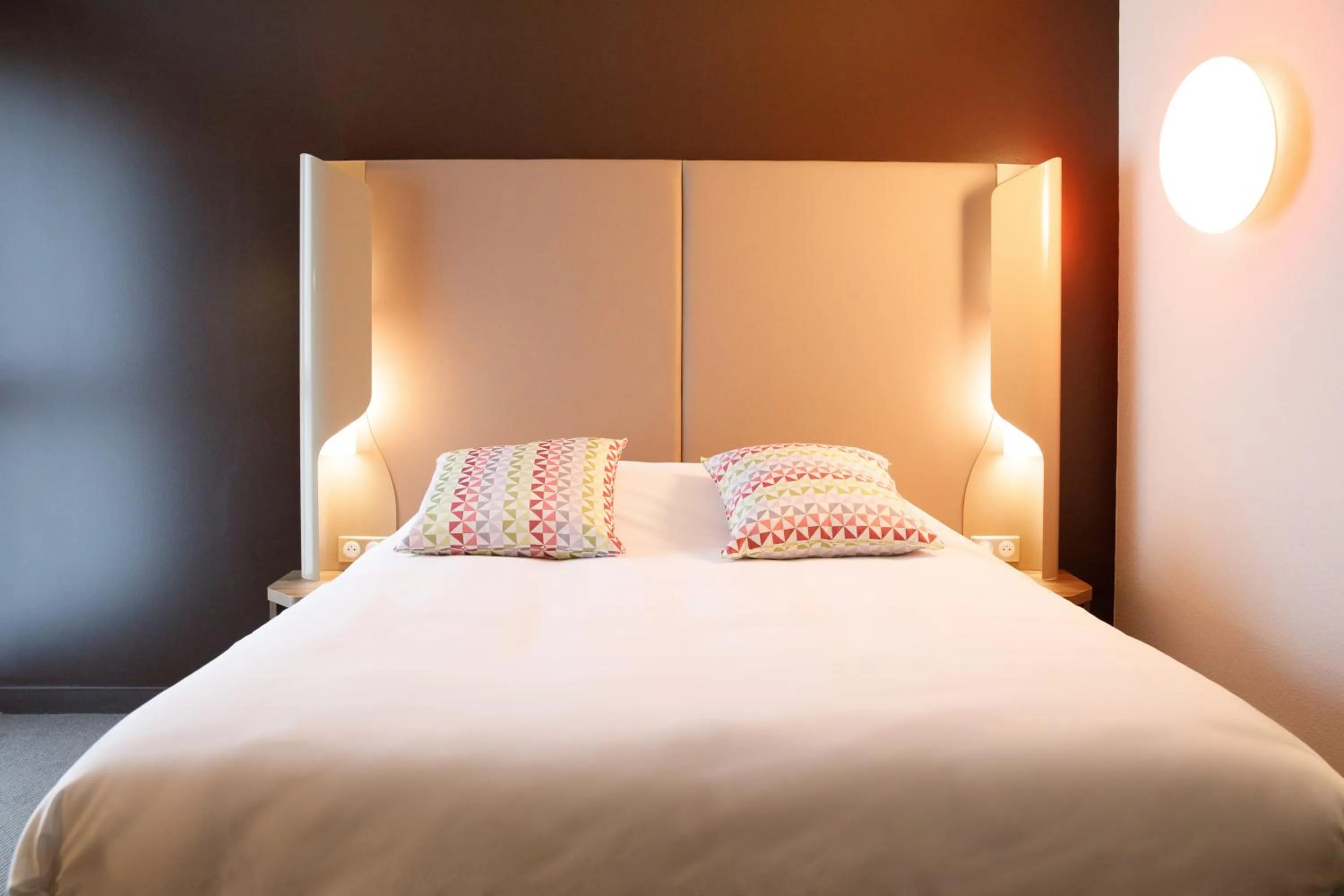 Bedroom, Bed in Campanile Annemasse Est Findrol CHAL