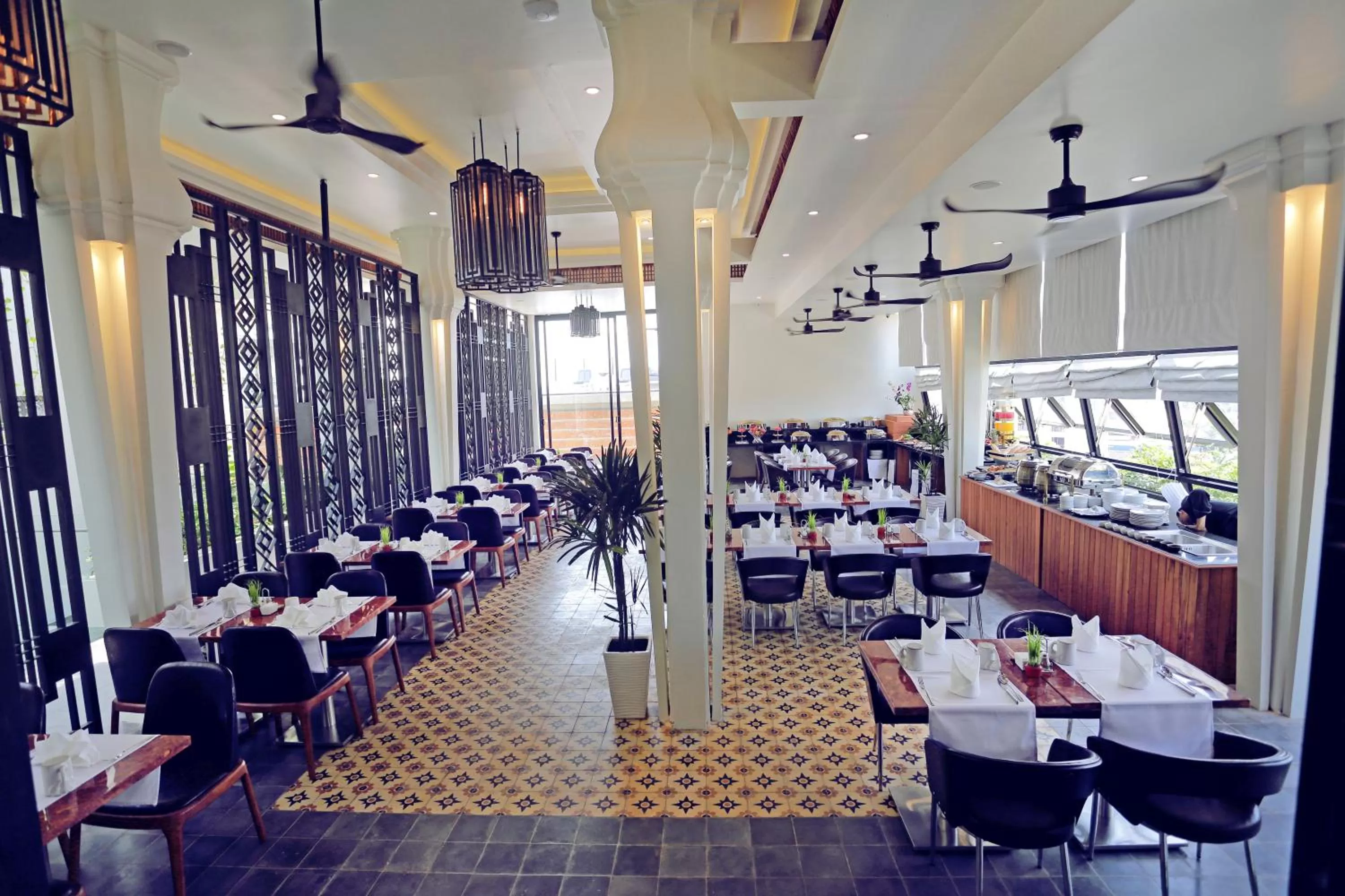 Restaurant/places to eat in HARI Residence & Spa