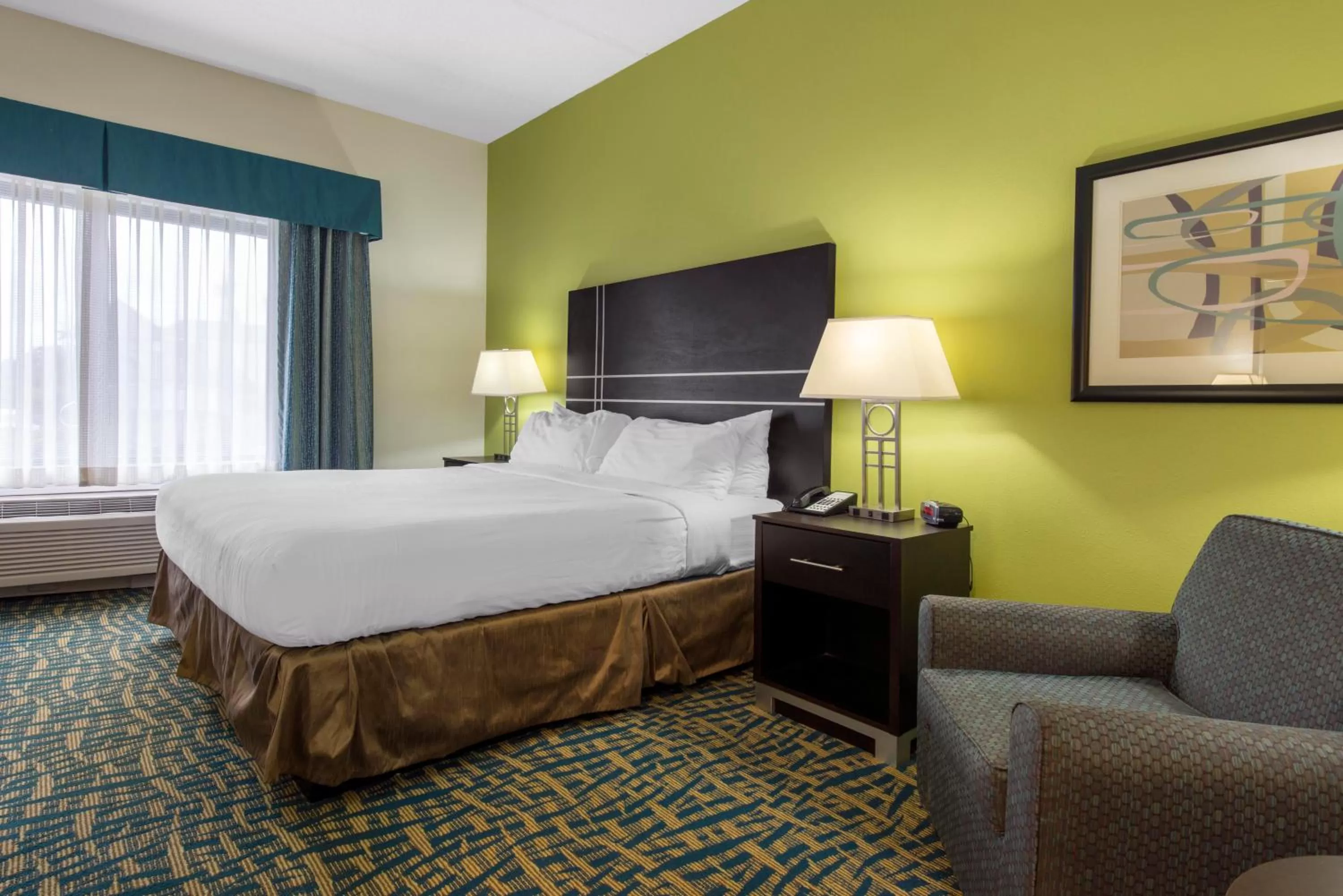 Photo of the whole room, Bed in Holiday Inn Savannah South - I-95 Gateway by IHG