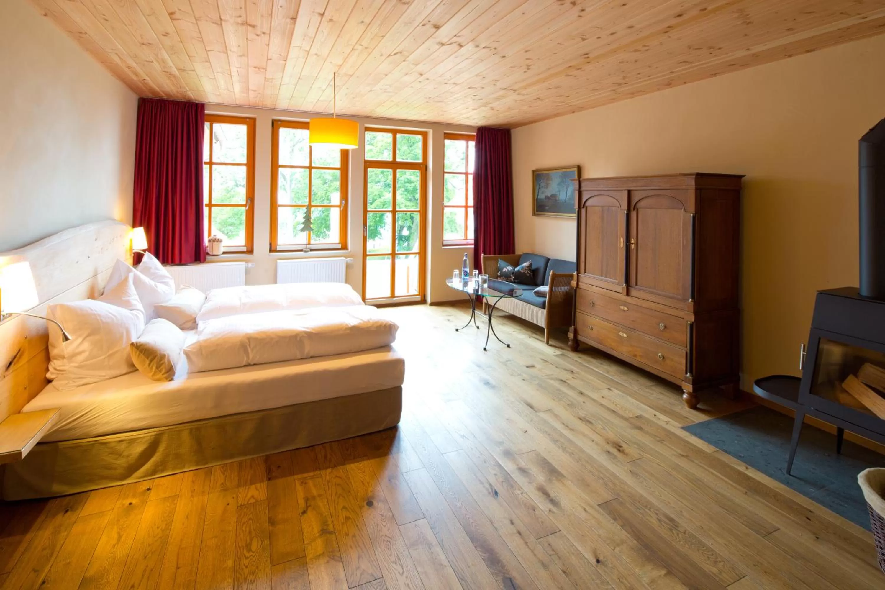 Restaurant/places to eat, Bed in Plumbohms Aussichtsreich Gast- und Logierhaus