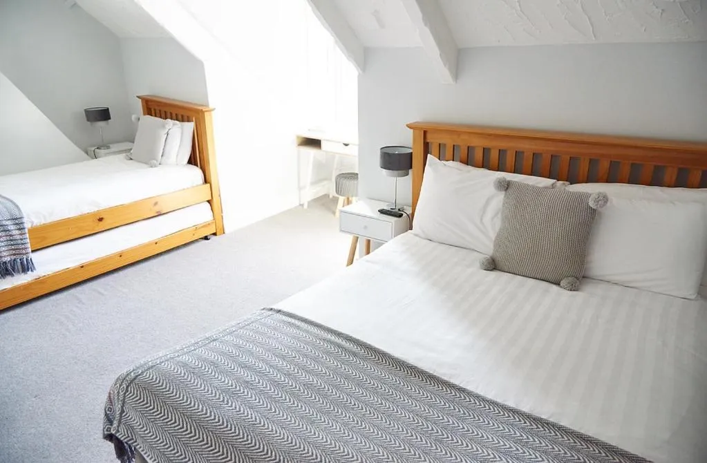 Photo of the whole room in Kenilworth Hotel