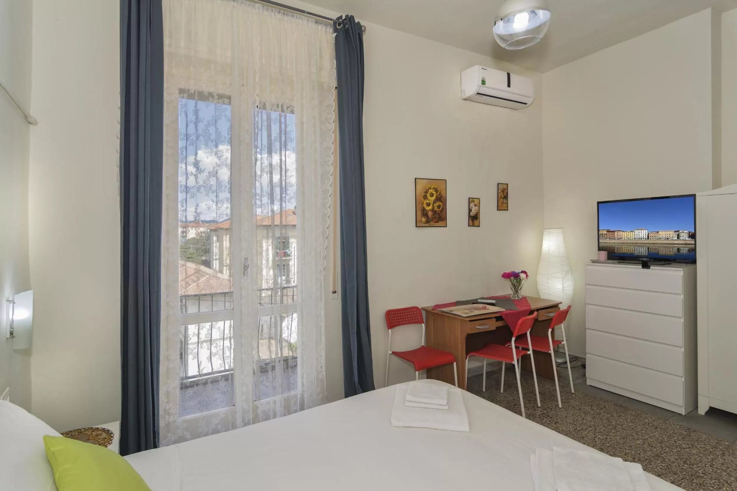 Photo of the whole room, Bed in Aliante B&B