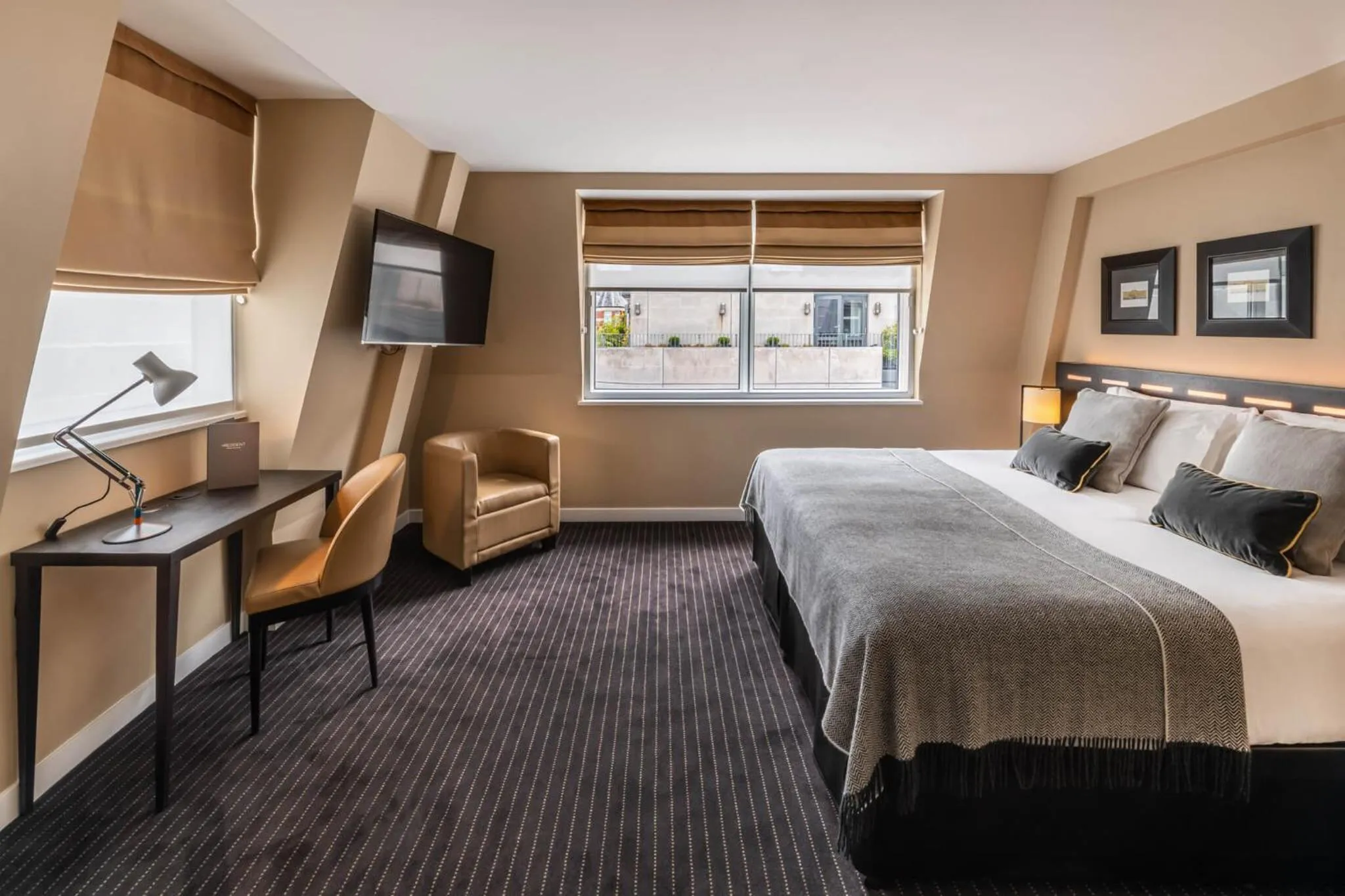 TV and multimedia, Bed in The Resident Victoria