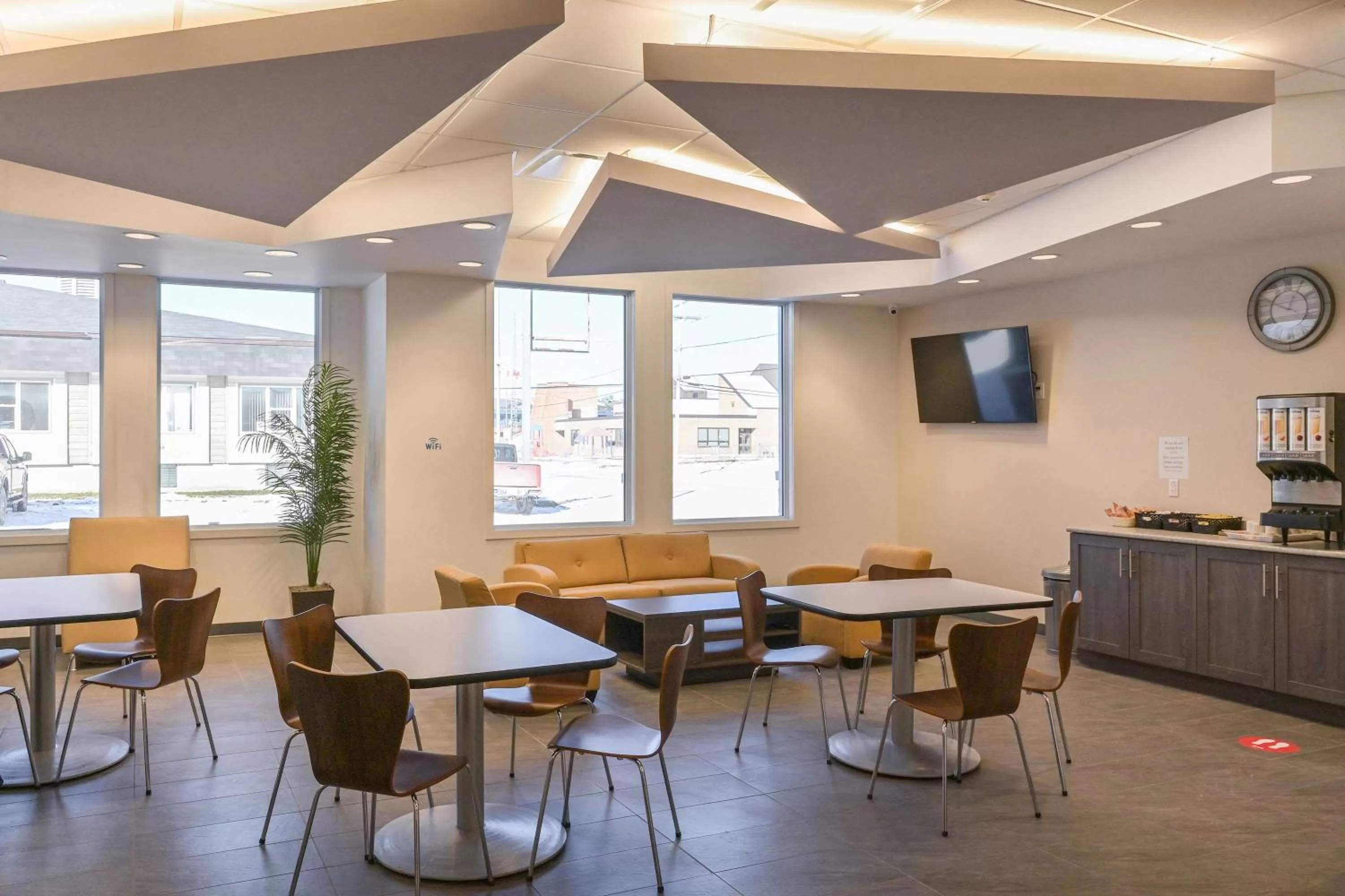 Restaurant/Places to Eat in Super 8 by Wyndham Moosonee