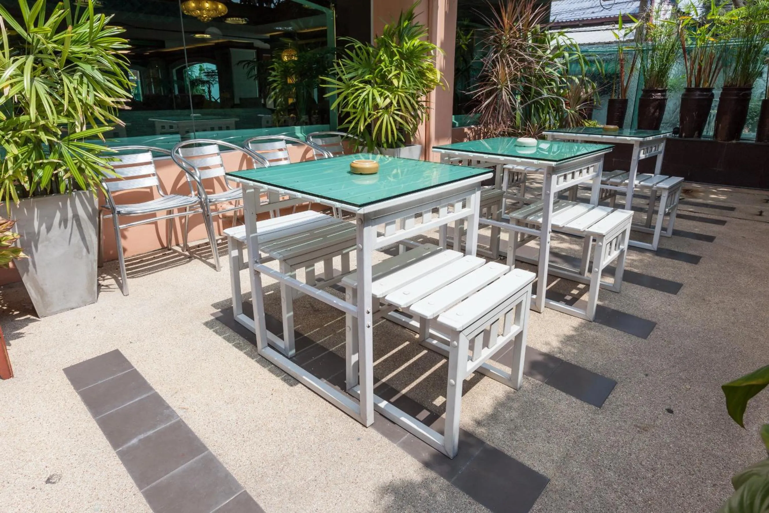 Restaurant/places to eat in Vabua Asotel Bangkok