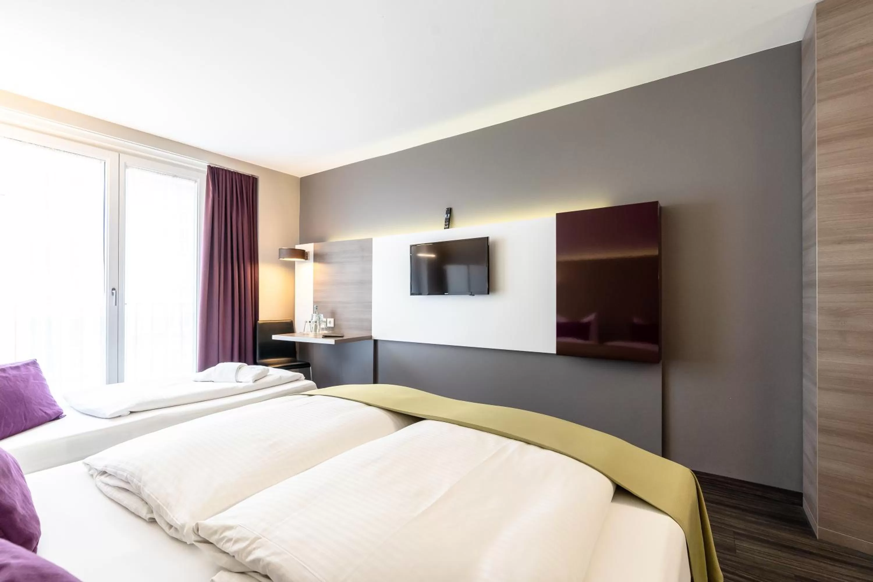 TV and multimedia, Bed in Hotel Demas City