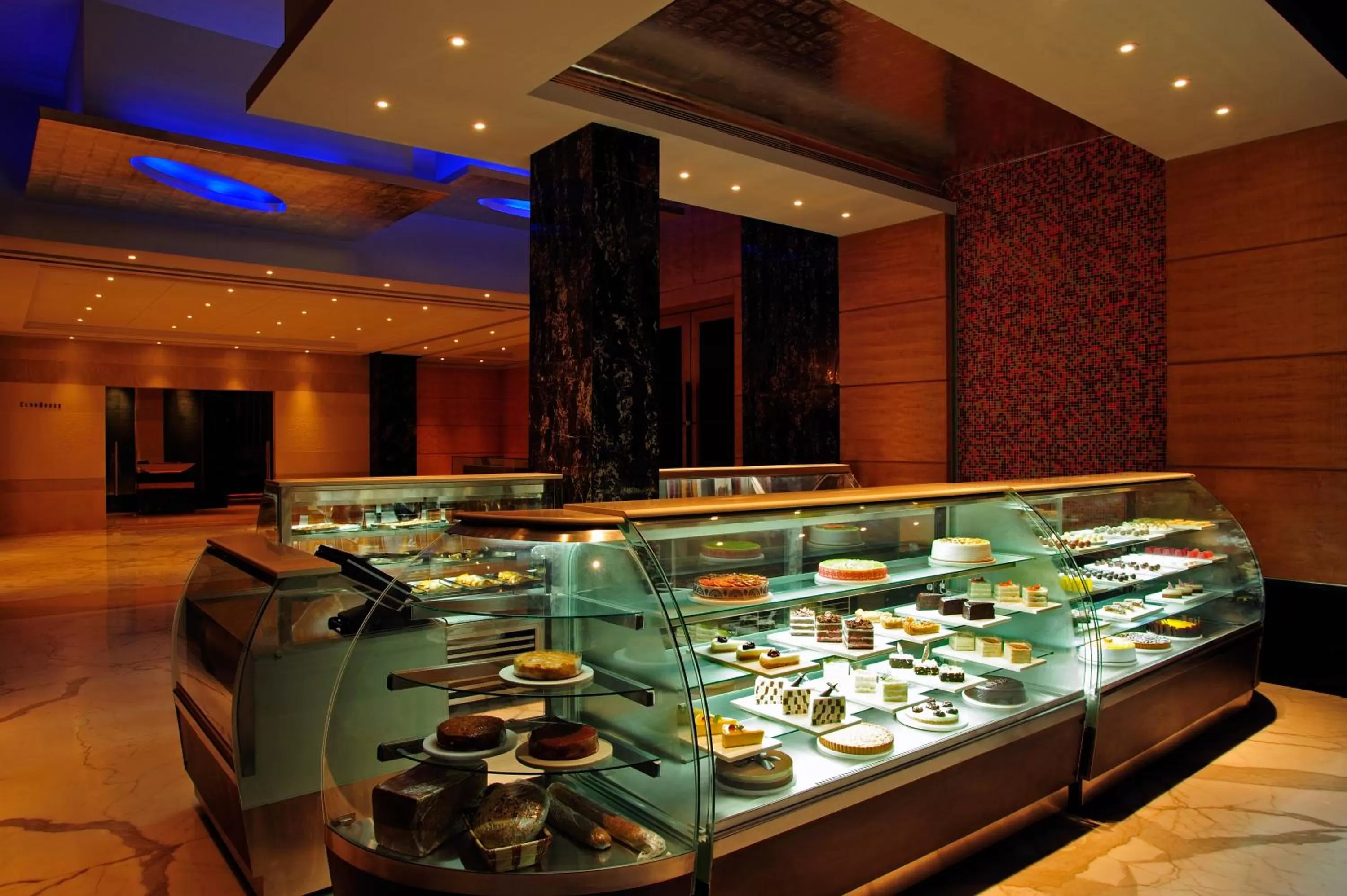 Restaurant/places to eat in Taj Club House