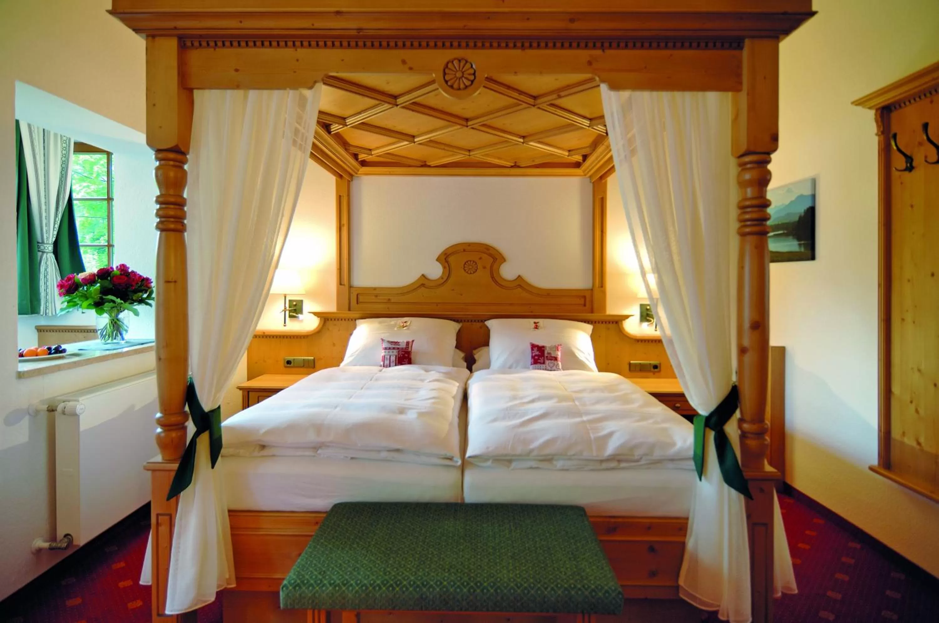 Photo of the whole room, Bed in Hotel Alpenhof - ruhige Wohlfühloase zwischen München, dem Fünf-Seenland und den Bergen, in S-Bahnnähe