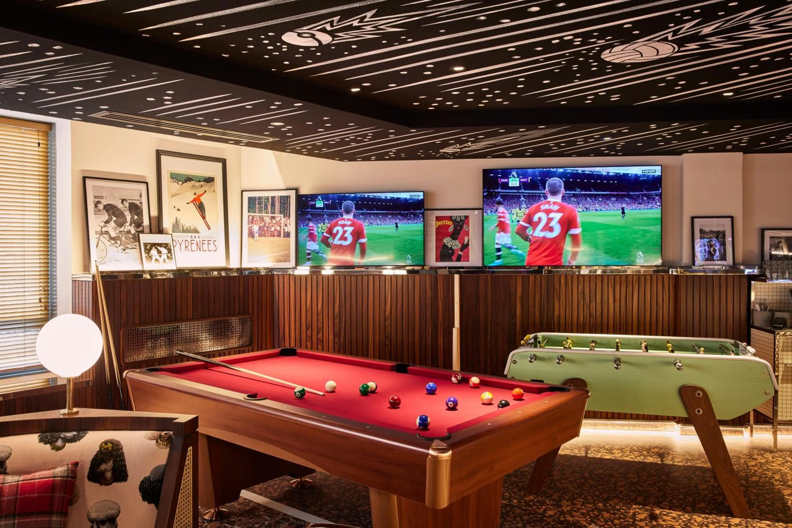 Lounge or bar in Mama Shelter Paris La Défense