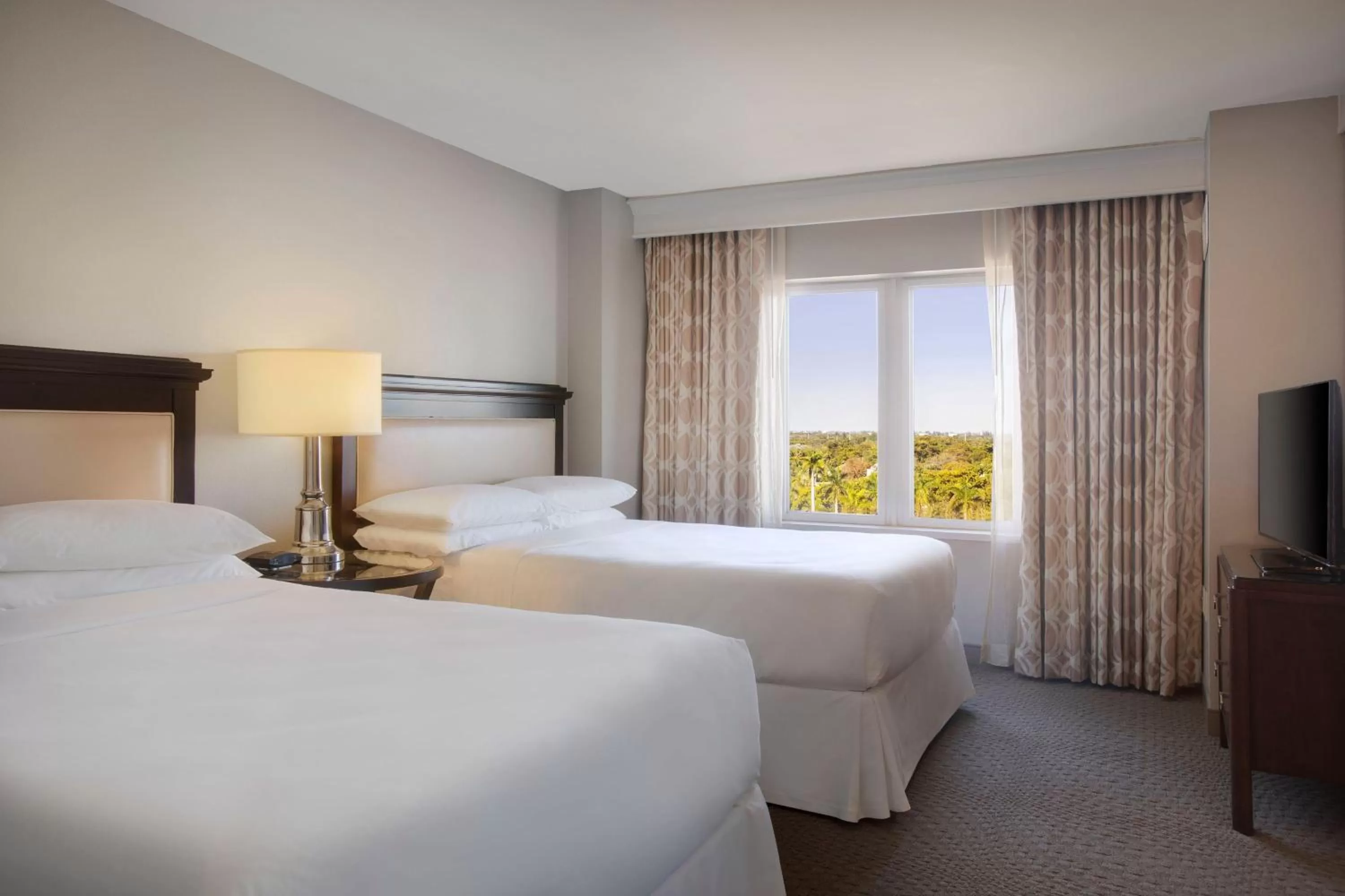Bedroom, Bed in Sheraton Suites Fort Lauderdale West