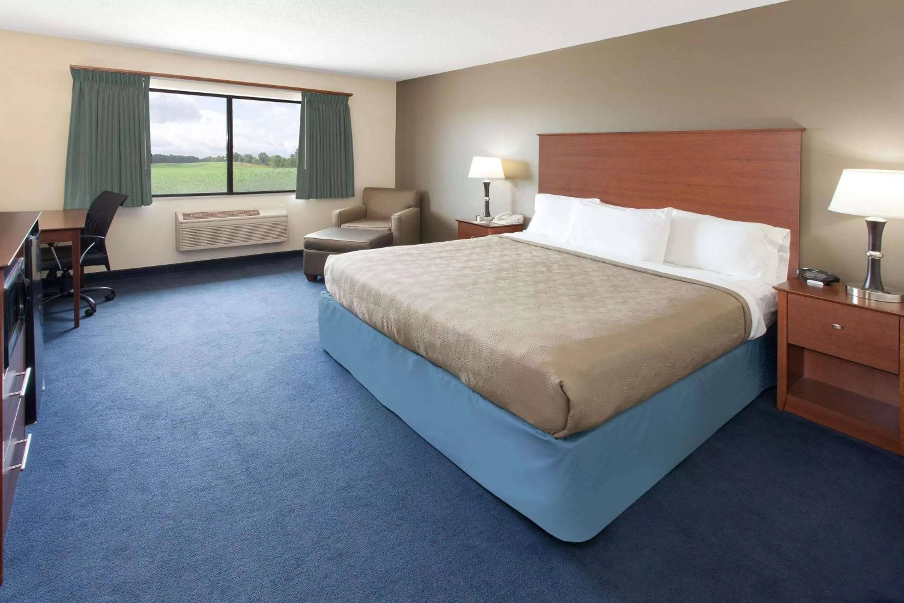 1 King Bed, Suite, Kitchenette, Non-Smoking in AmericInn by Wyndham Webster City