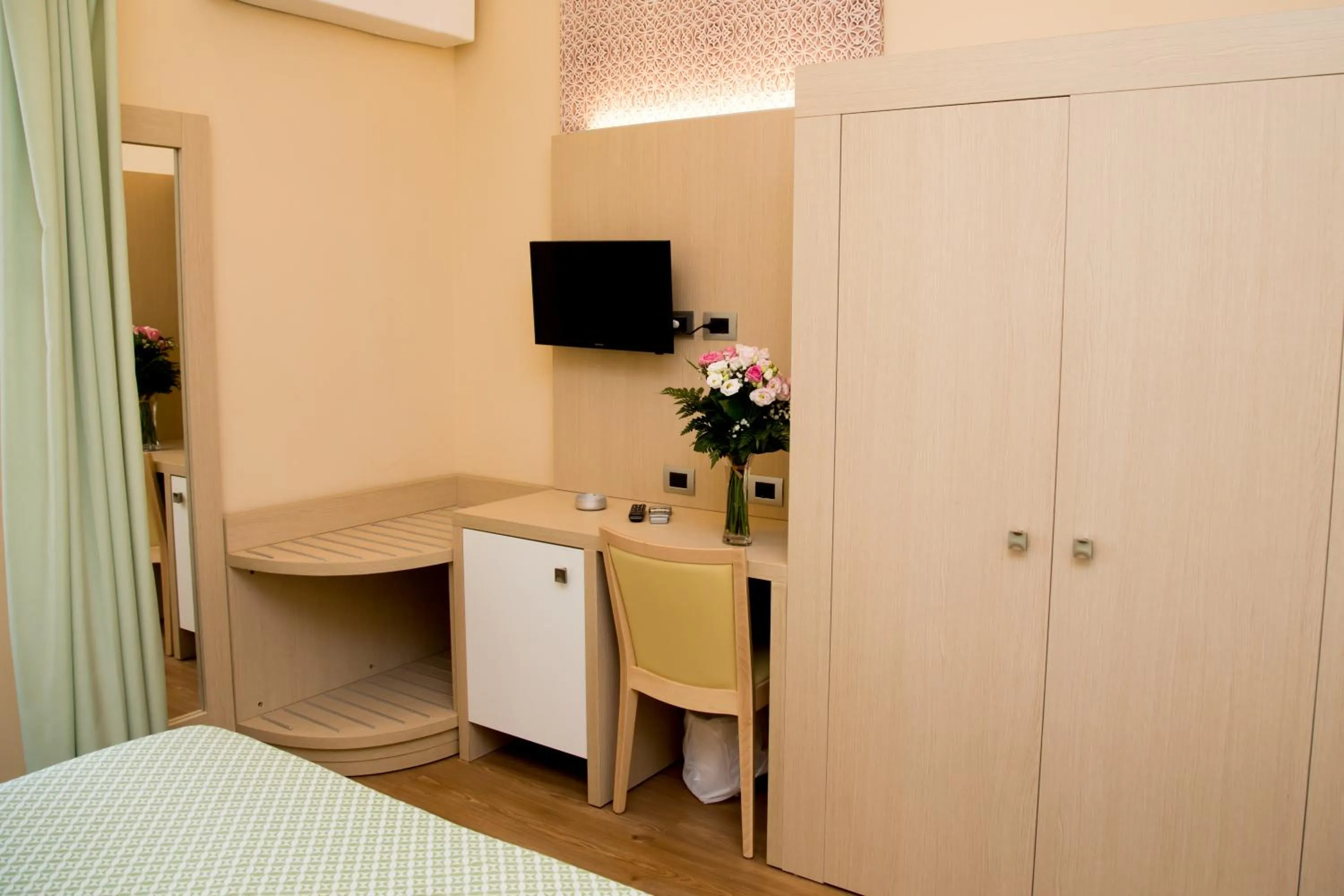 TV and multimedia, Bed in Hotel El Balear